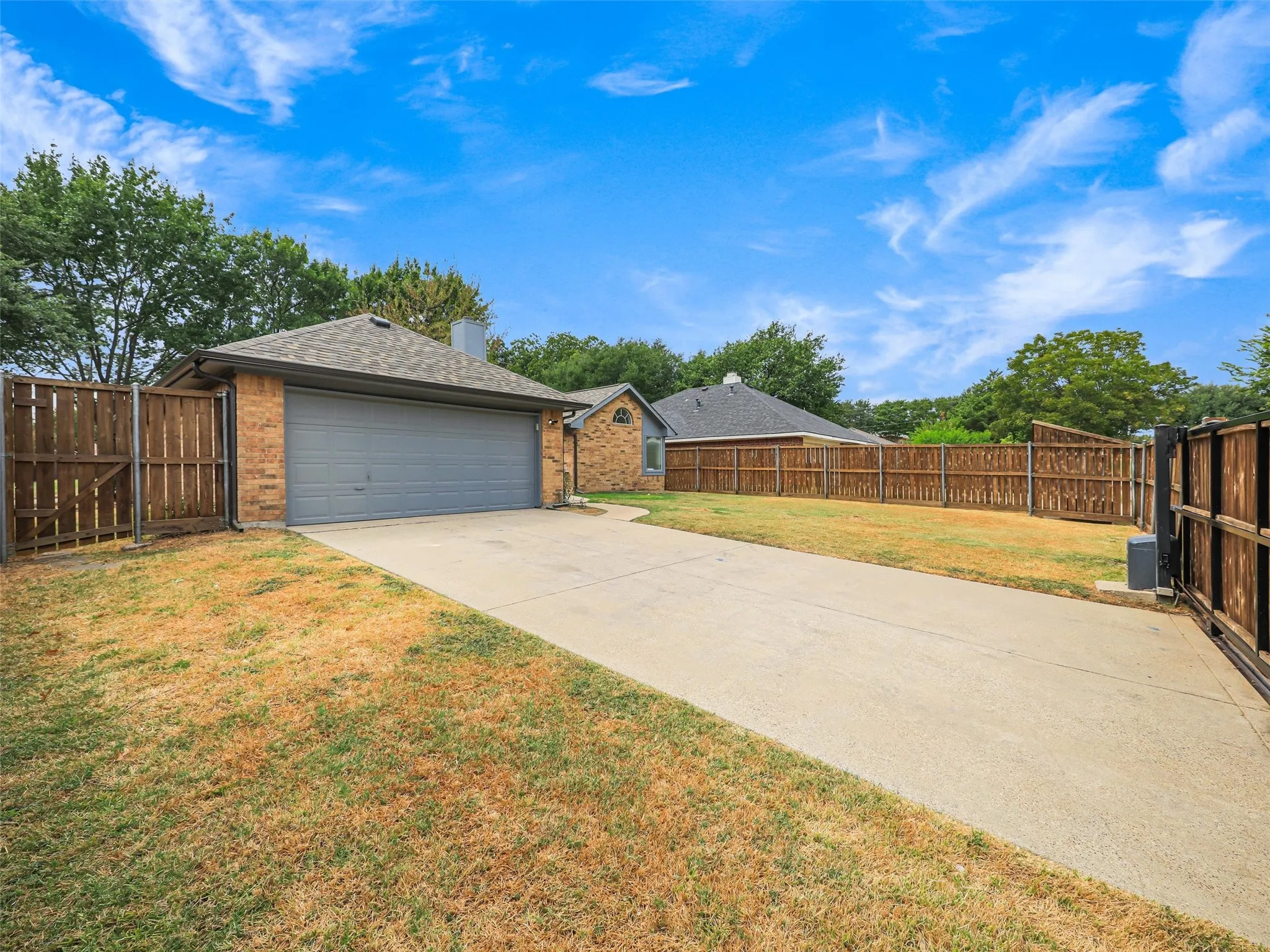 Single Family Residence For Sale in Dallas County , 2409 Hedgeway Circle, Garland, Texas 75044, 3 Bedroom, 2 Bathroom, 2 Garage spaces, 1,722 Sqft, built in 1987, mls#21395262, Real Estate Agent in Garland, Homes For Sale in Dallas county, Homes For Sale in Garland, Realtor in Garland Texas, Real Estate Brokerage Independent Realty Texas, Luminita Cordes Realtor