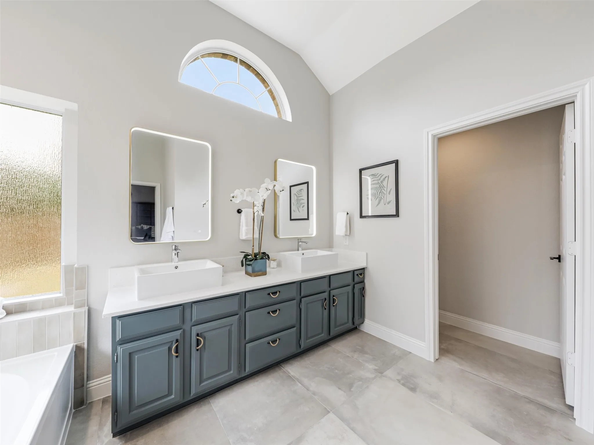 Single Family Residence For Sale in Dallas County , 2409 Hedgeway Circle, Garland, Texas 75044, 3 Bedroom, 2 Bathroom, 2 Garage spaces, 1,722 Sqft, built in 1987, mls#21395262, Real Estate Agent in Garland, Homes For Sale in Dallas county, Homes For Sale in Garland, Realtor in Garland Texas, Real Estate Brokerage Independent Realty Texas, Luminita Cordes Realtor