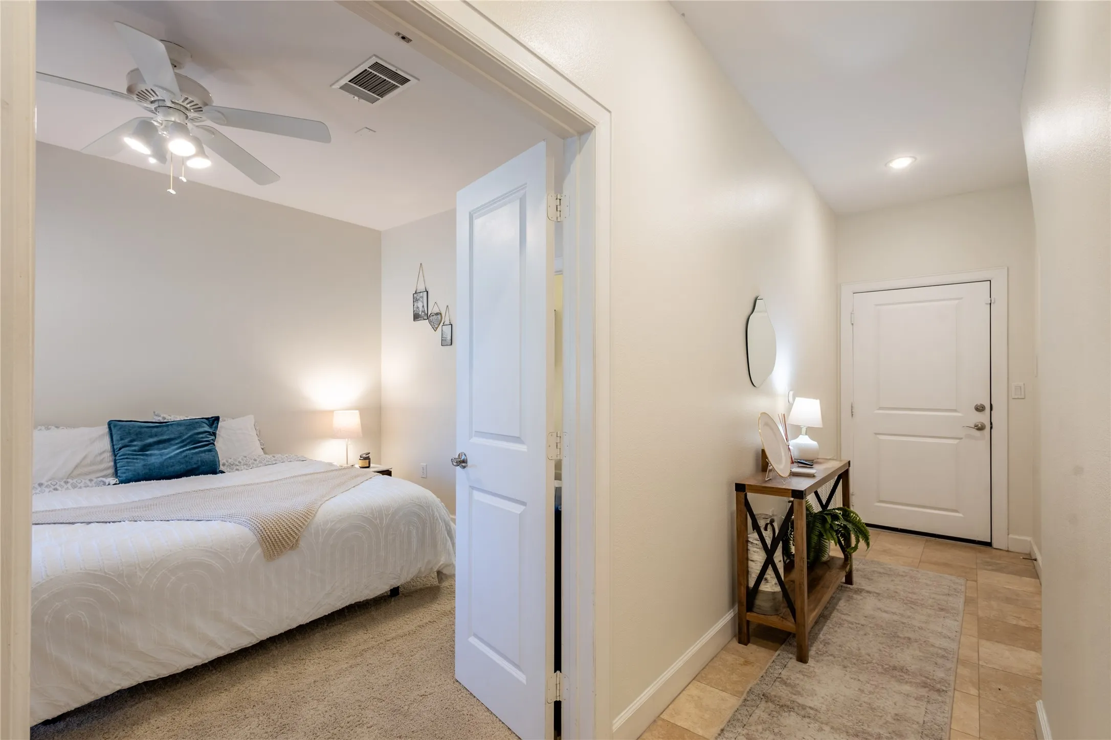Condominium For Rent in Dallas County , 3210 Carlisle Street 20, Dallas, Texas 75204, 2 Bedroom, 3 Bathroom, 2 Garage spaces, 2,306 Sqft, built in 2006, mls#21402845, Real Estate Agent in Dallas, Homes For Rent in Dallas county, Homes For Rent in Dallas, Realtor in Dallas Texas, Real Estate Brokerage Independent Realty Texas, Luminita Cordes Realtor