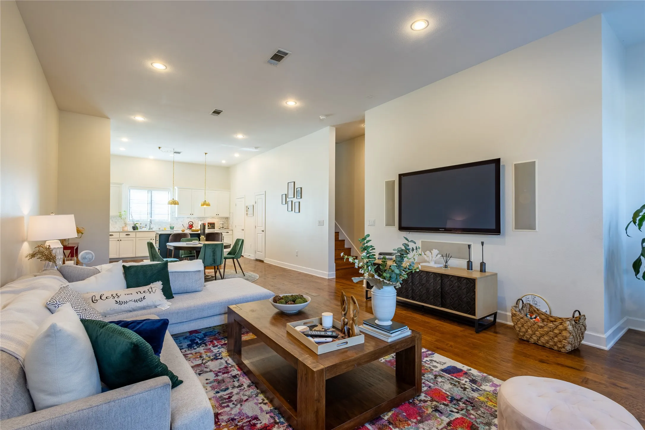 Condominium For Rent in Dallas County , 3210 Carlisle Street 20, Dallas, Texas 75204, 2 Bedroom, 3 Bathroom, 2 Garage spaces, 2,306 Sqft, built in 2006, mls#21402845, Real Estate Agent in Dallas, Homes For Rent in Dallas county, Homes For Rent in Dallas, Realtor in Dallas Texas, Real Estate Brokerage Independent Realty Texas, Luminita Cordes Realtor