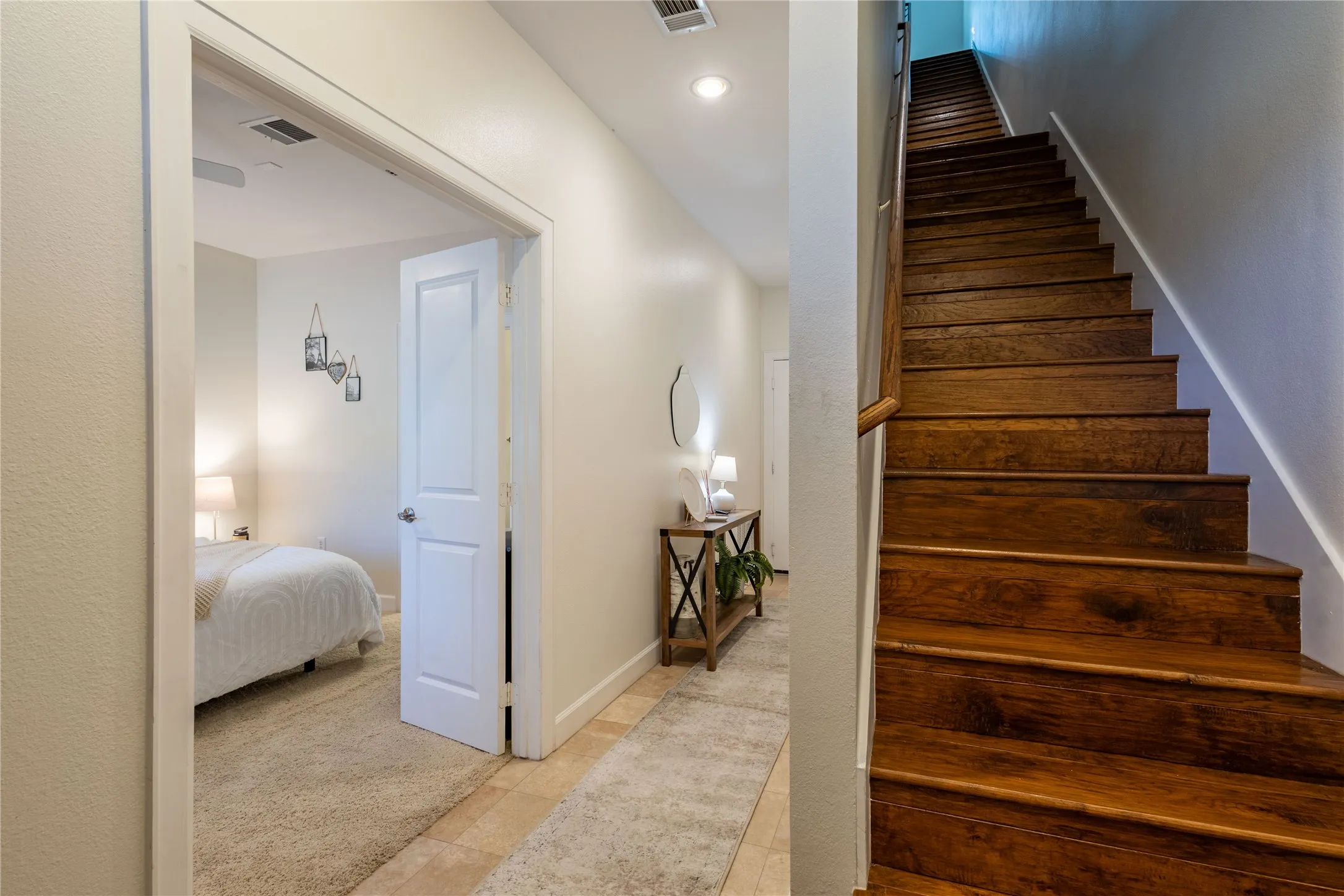 Condominium For Rent in Dallas County , 3210 Carlisle Street 20, Dallas, Texas 75204, 2 Bedroom, 3 Bathroom, 2 Garage spaces, 2,306 Sqft, built in 2006, mls#21402845, Real Estate Agent in Dallas, Homes For Rent in Dallas county, Homes For Rent in Dallas, Realtor in Dallas Texas, Real Estate Brokerage Independent Realty Texas, Luminita Cordes Realtor