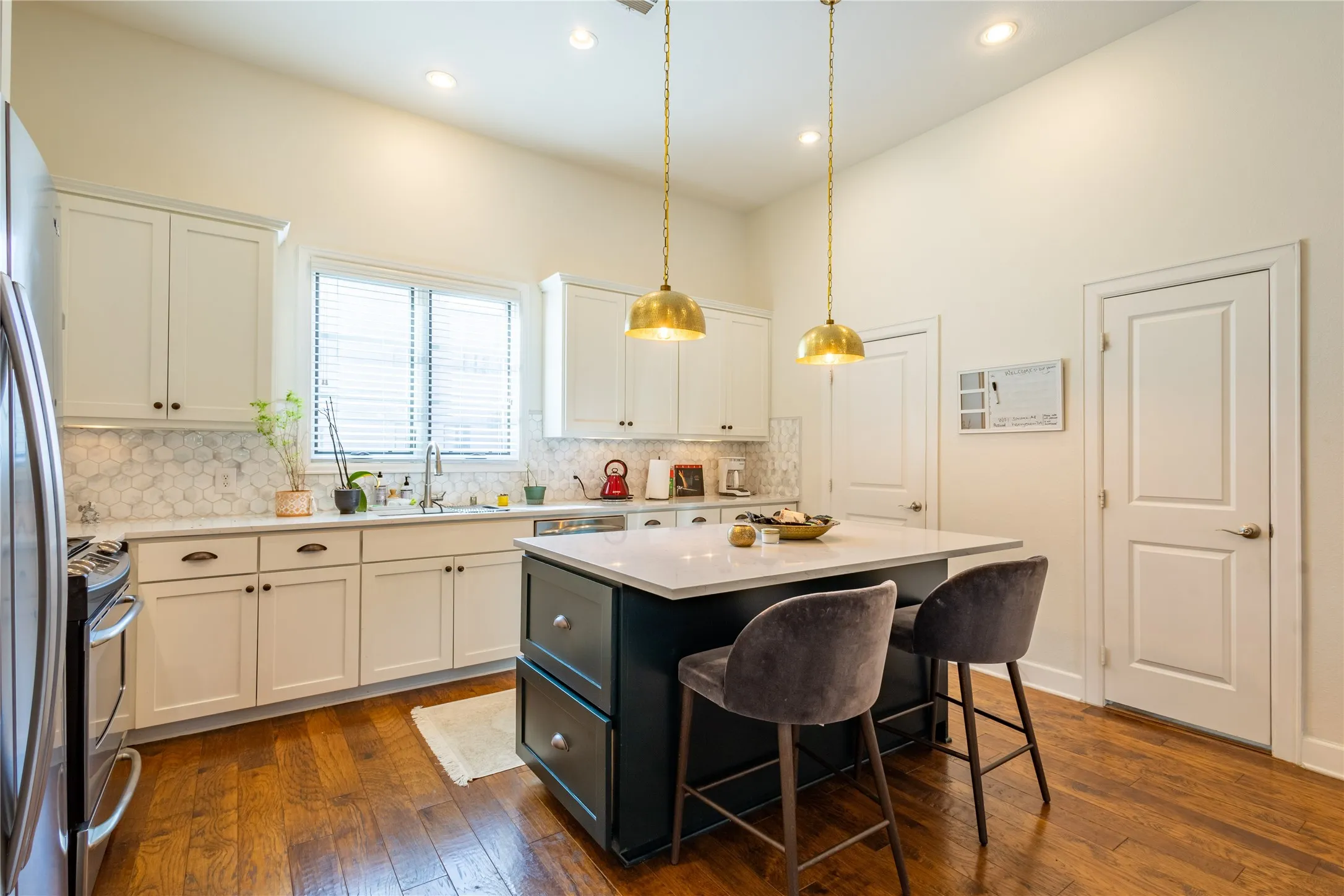 Condominium For Rent in Dallas County , 3210 Carlisle Street 20, Dallas, Texas 75204, 2 Bedroom, 3 Bathroom, 2 Garage spaces, 2,306 Sqft, built in 2006, mls#21402845, Real Estate Agent in Dallas, Homes For Rent in Dallas county, Homes For Rent in Dallas, Realtor in Dallas Texas, Real Estate Brokerage Independent Realty Texas, Luminita Cordes Realtor