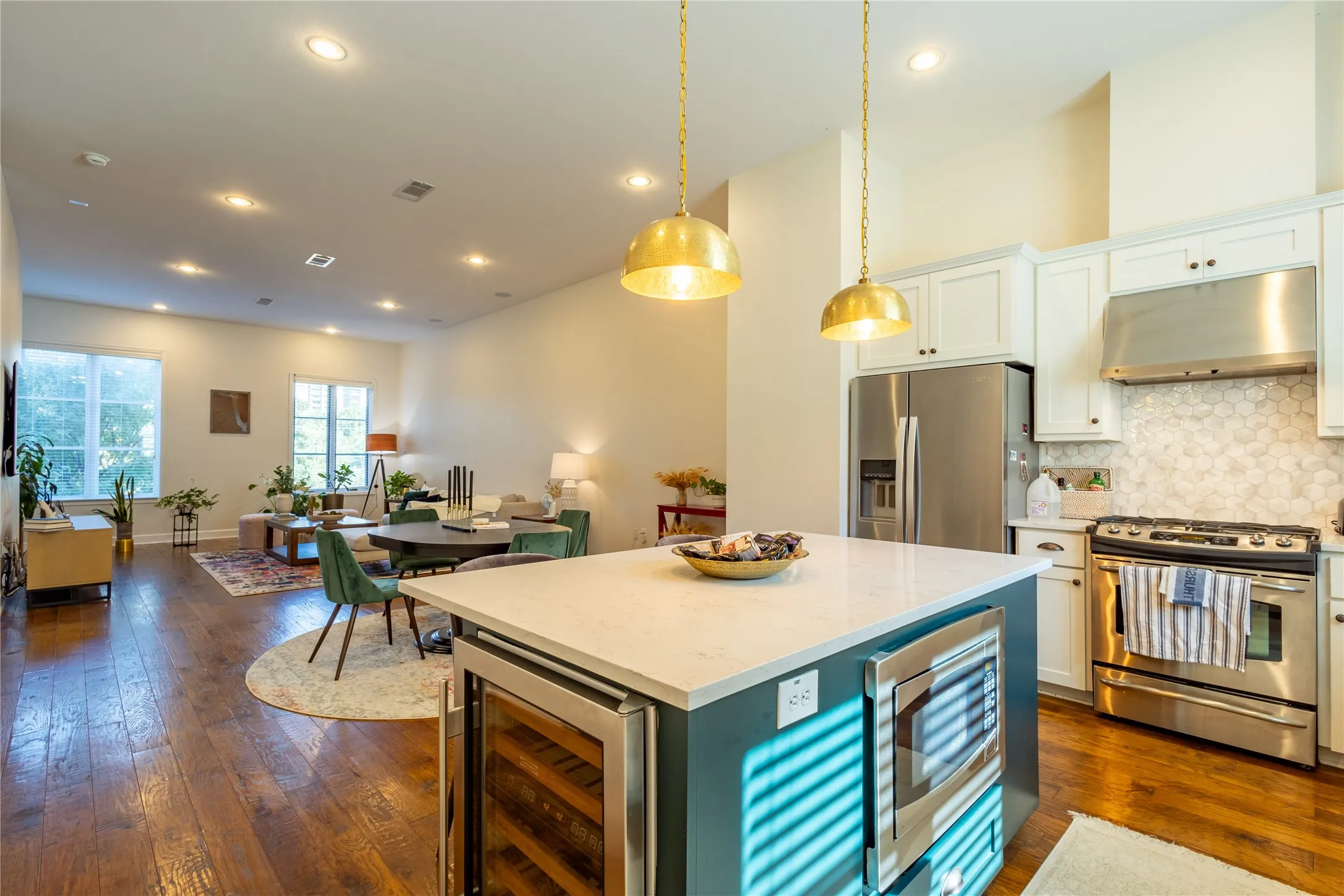Condominium For Rent in Dallas County , 3210 Carlisle Street 20, Dallas, Texas 75204, 2 Bedroom, 3 Bathroom, 2 Garage spaces, 2,306 Sqft, built in 2006, mls#21402845, Real Estate Agent in Dallas, Homes For Rent in Dallas county, Homes For Rent in Dallas, Realtor in Dallas Texas, Real Estate Brokerage Independent Realty Texas, Luminita Cordes Realtor