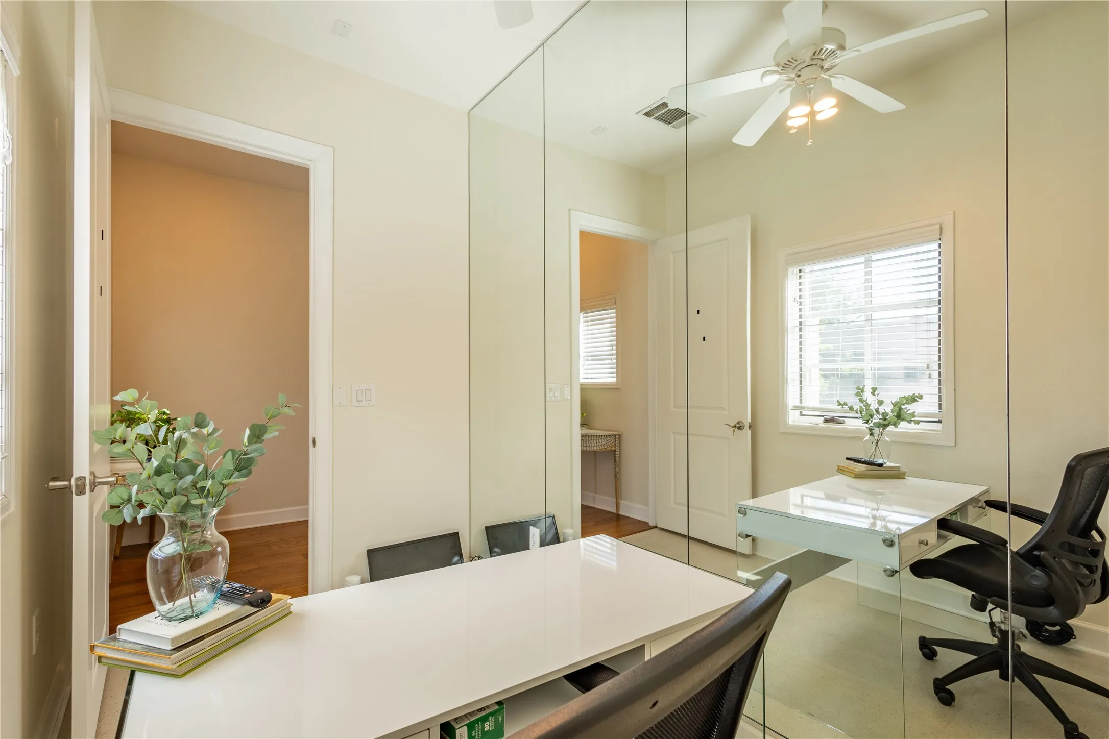 Condominium For Rent in Dallas County , 3210 Carlisle Street 20, Dallas, Texas 75204, 2 Bedroom, 3 Bathroom, 2 Garage spaces, 2,306 Sqft, built in 2006, mls#21402845, Real Estate Agent in Dallas, Homes For Rent in Dallas county, Homes For Rent in Dallas, Realtor in Dallas Texas, Real Estate Brokerage Independent Realty Texas, Luminita Cordes Realtor