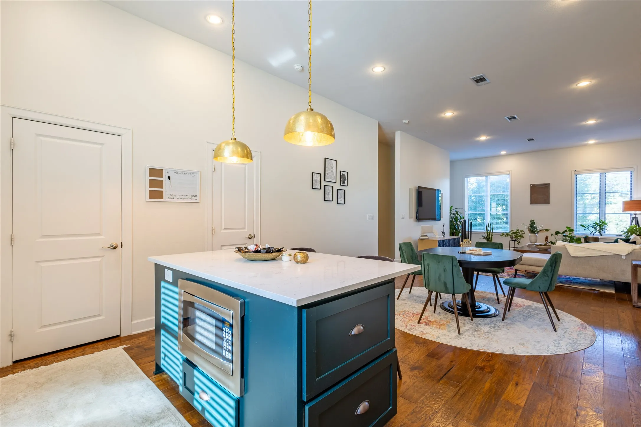 Condominium For Rent in Dallas County , 3210 Carlisle Street 20, Dallas, Texas 75204, 2 Bedroom, 3 Bathroom, 2 Garage spaces, 2,306 Sqft, built in 2006, mls#21402845, Real Estate Agent in Dallas, Homes For Rent in Dallas county, Homes For Rent in Dallas, Realtor in Dallas Texas, Real Estate Brokerage Independent Realty Texas, Luminita Cordes Realtor