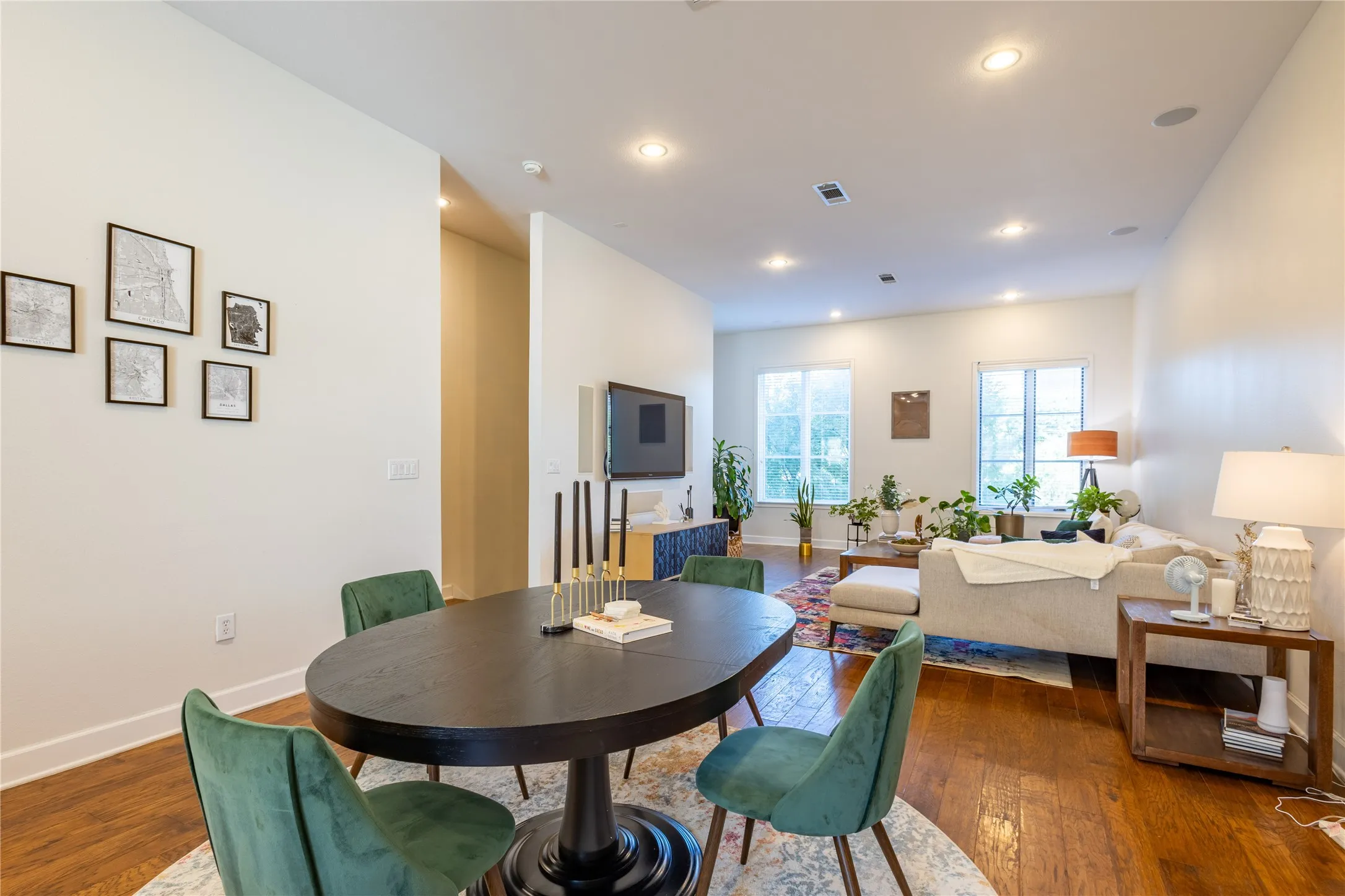 Condominium For Rent in Dallas County , 3210 Carlisle Street 20, Dallas, Texas 75204, 2 Bedroom, 3 Bathroom, 2 Garage spaces, 2,306 Sqft, built in 2006, mls#21402845, Real Estate Agent in Dallas, Homes For Rent in Dallas county, Homes For Rent in Dallas, Realtor in Dallas Texas, Real Estate Brokerage Independent Realty Texas, Luminita Cordes Realtor
