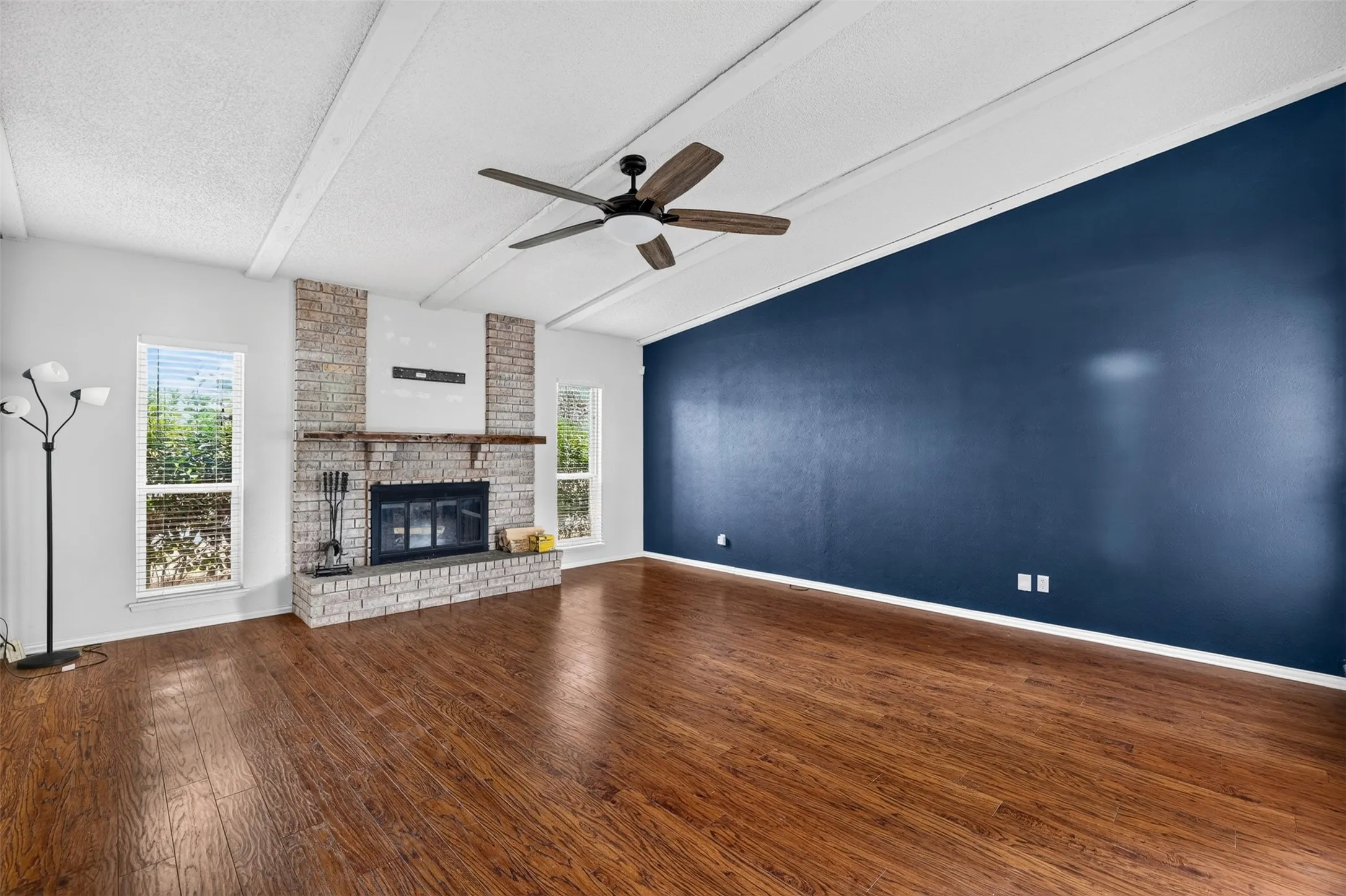 Single Family Residence For Rent in Tarrant County , 3812 Walnut Drive, Bedford, Texas 76021, 3 Bedroom, 2 Bathroom, 2 Garage spaces, 1,853 Sqft, built in 1979, mls#21402739, Real Estate Agent in Bedford, Homes For Rent in Tarrant county, Homes For Rent in Bedford, Realtor in Bedford Texas, Real Estate Brokerage Independent Realty Texas, Luminita Cordes Realtor