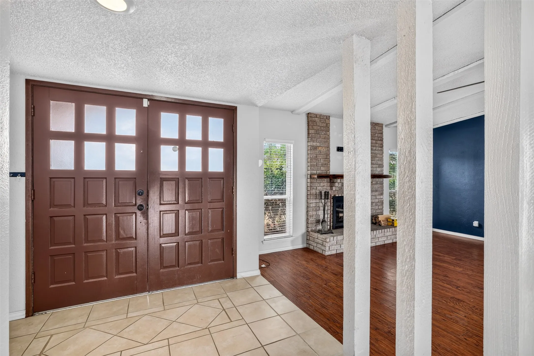 Single Family Residence For Rent in Tarrant County , 3812 Walnut Drive, Bedford, Texas 76021, 3 Bedroom, 2 Bathroom, 2 Garage spaces, 1,853 Sqft, built in 1979, mls#21402739, Real Estate Agent in Bedford, Homes For Rent in Tarrant county, Homes For Rent in Bedford, Realtor in Bedford Texas, Real Estate Brokerage Independent Realty Texas, Luminita Cordes Realtor