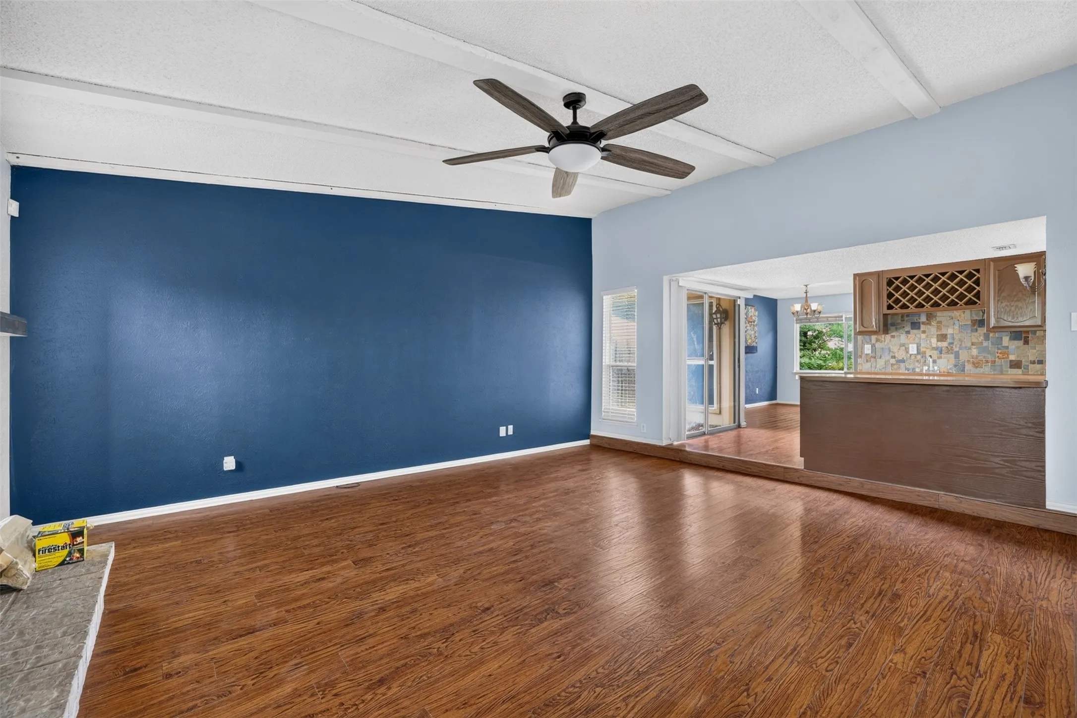 Single Family Residence For Rent in Tarrant County , 3812 Walnut Drive, Bedford, Texas 76021, 3 Bedroom, 2 Bathroom, 2 Garage spaces, 1,853 Sqft, built in 1979, mls#21402739, Real Estate Agent in Bedford, Homes For Rent in Tarrant county, Homes For Rent in Bedford, Realtor in Bedford Texas, Real Estate Brokerage Independent Realty Texas, Luminita Cordes Realtor