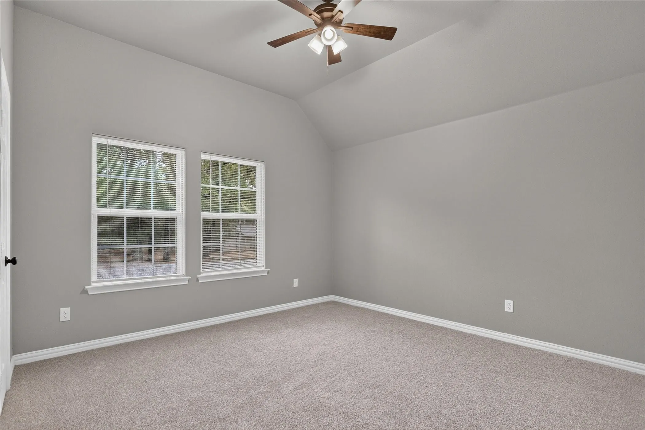 Single Family Residence For Sale in Parker County , 1612 Tanglewood Drive, Azle, Texas 76020, 3 Bedroom, 2 Bathroom, 2 Garage spaces, 1,602 Sqft, built in 2021, mls#21402851, Real Estate Agent in Azle, Homes For Sale in Parker county, Homes For Sale in Azle, Realtor in Azle Texas, Real Estate Brokerage Independent Realty Texas, Luminita Cordes Realtor