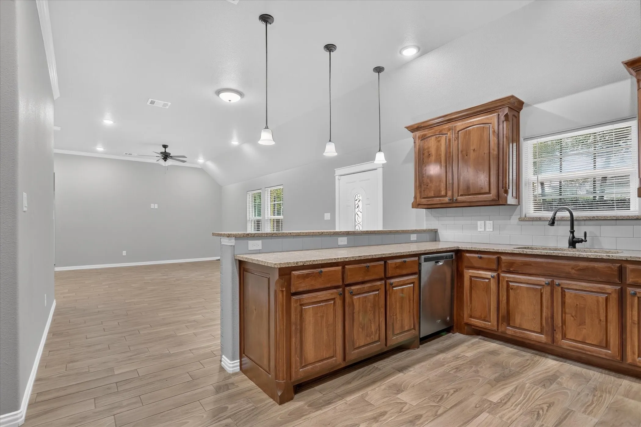 Single Family Residence For Sale in Parker County , 1612 Tanglewood Drive, Azle, Texas 76020, 3 Bedroom, 2 Bathroom, 2 Garage spaces, 1,602 Sqft, built in 2021, mls#21402851, Real Estate Agent in Azle, Homes For Sale in Parker county, Homes For Sale in Azle, Realtor in Azle Texas, Real Estate Brokerage Independent Realty Texas, Luminita Cordes Realtor