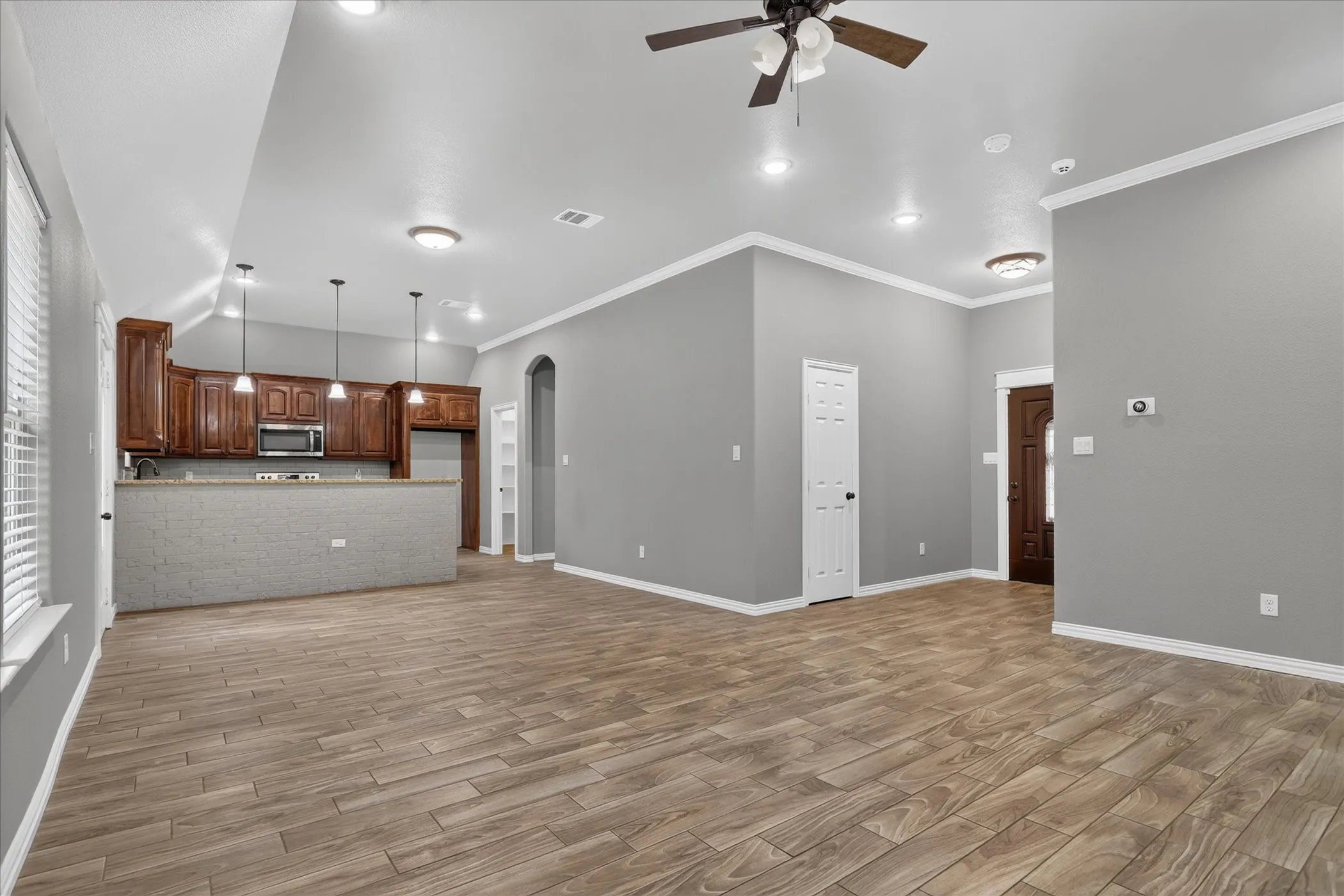 Single Family Residence For Sale in Parker County , 1612 Tanglewood Drive, Azle, Texas 76020, 3 Bedroom, 2 Bathroom, 2 Garage spaces, 1,602 Sqft, built in 2021, mls#21402851, Real Estate Agent in Azle, Homes For Sale in Parker county, Homes For Sale in Azle, Realtor in Azle Texas, Real Estate Brokerage Independent Realty Texas, Luminita Cordes Realtor