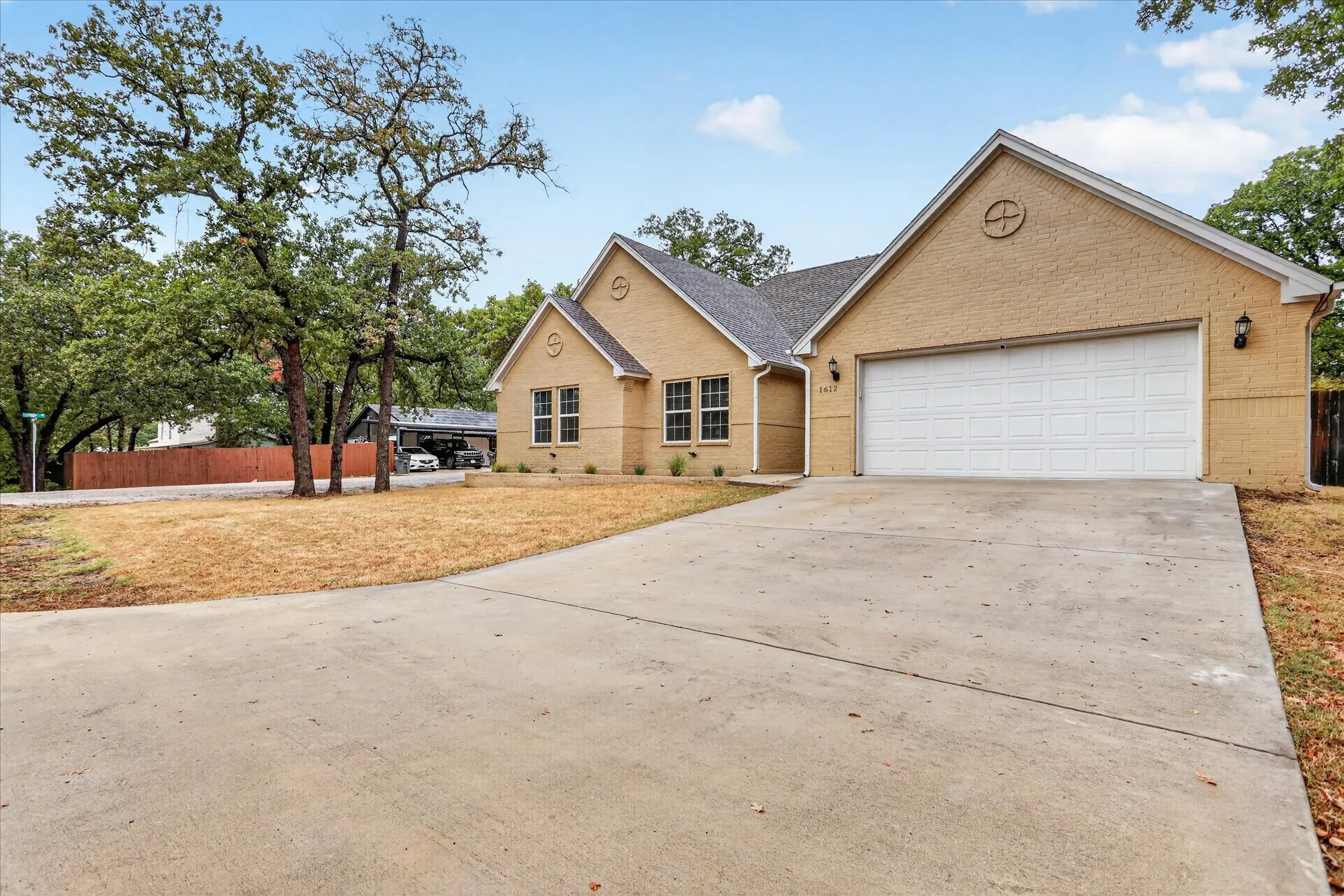 Single Family Residence For Sale in Parker County , 1612 Tanglewood Drive, Azle, Texas 76020, 3 Bedroom, 2 Bathroom, 2 Garage spaces, 1,602 Sqft, built in 2021, mls#21402851, Real Estate Agent in Azle, Homes For Sale in Parker county, Homes For Sale in Azle, Realtor in Azle Texas, Real Estate Brokerage Independent Realty Texas, Luminita Cordes Realtor