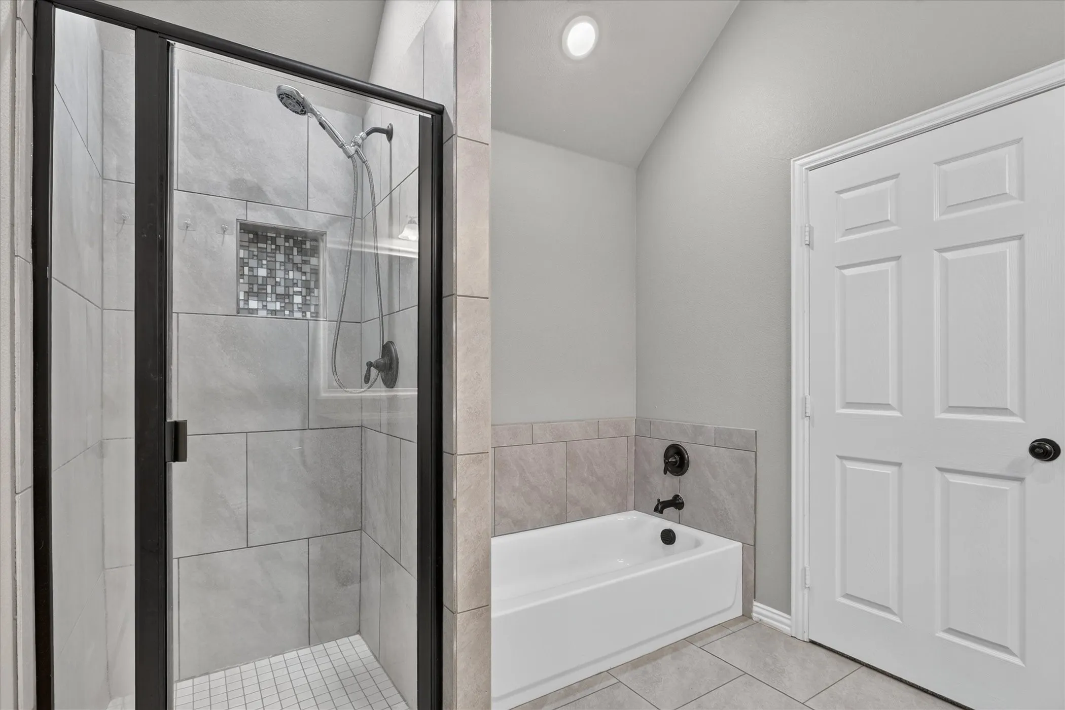Single Family Residence For Sale in Parker County , 1612 Tanglewood Drive, Azle, Texas 76020, 3 Bedroom, 2 Bathroom, 2 Garage spaces, 1,602 Sqft, built in 2021, mls#21402851, Real Estate Agent in Azle, Homes For Sale in Parker county, Homes For Sale in Azle, Realtor in Azle Texas, Real Estate Brokerage Independent Realty Texas, Luminita Cordes Realtor