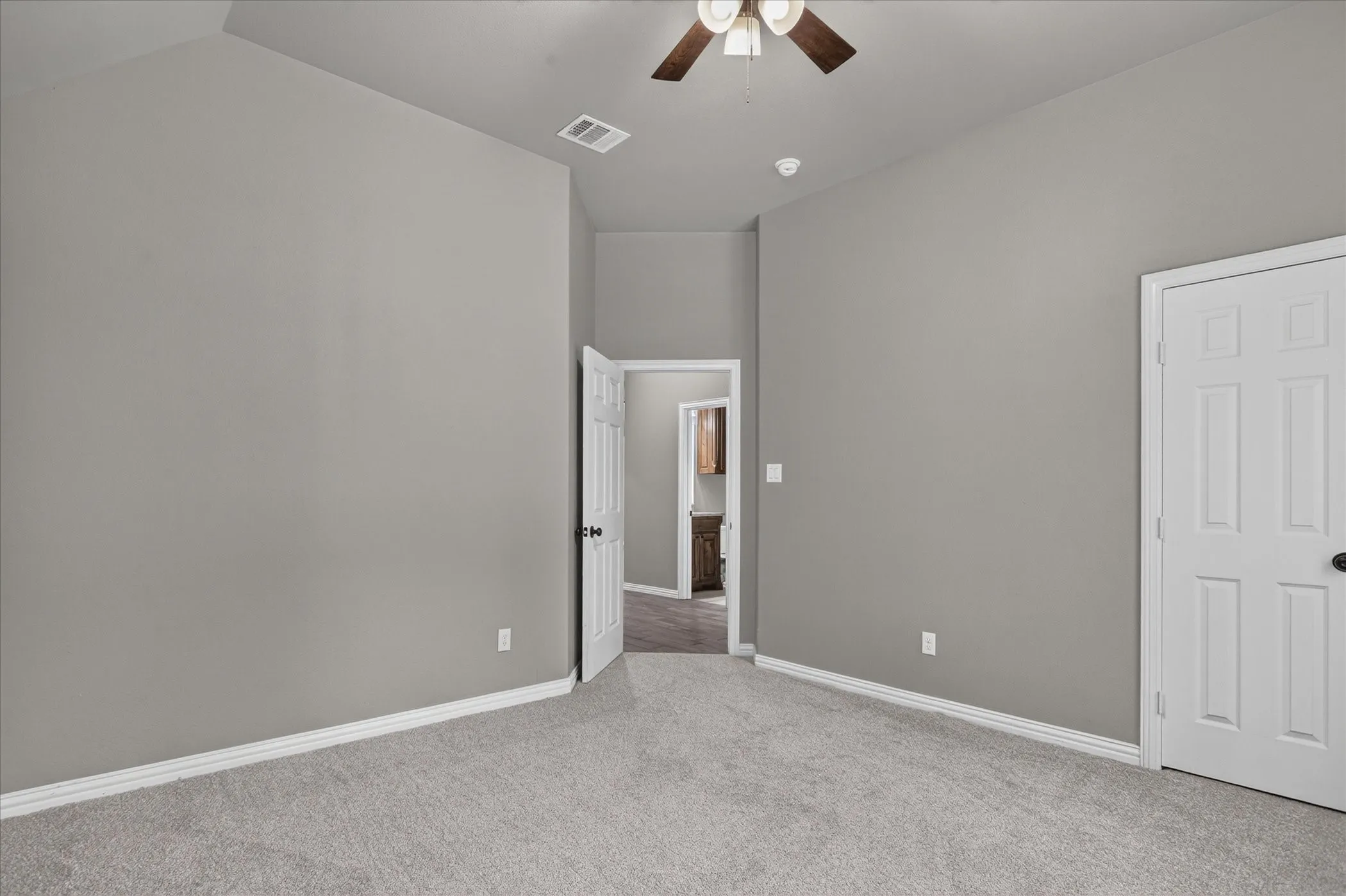 Single Family Residence For Sale in Parker County , 1612 Tanglewood Drive, Azle, Texas 76020, 3 Bedroom, 2 Bathroom, 2 Garage spaces, 1,602 Sqft, built in 2021, mls#21402851, Real Estate Agent in Azle, Homes For Sale in Parker county, Homes For Sale in Azle, Realtor in Azle Texas, Real Estate Brokerage Independent Realty Texas, Luminita Cordes Realtor