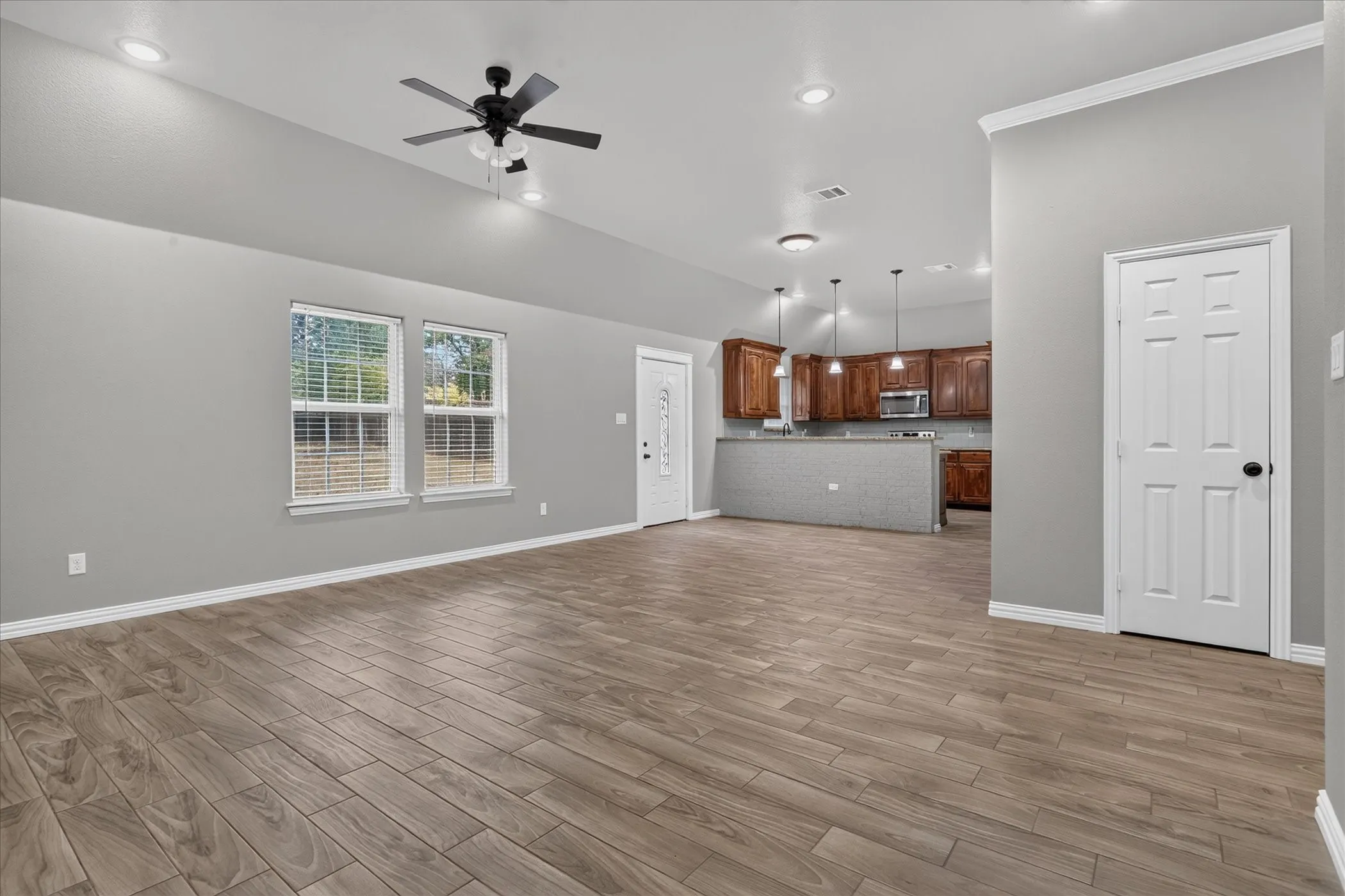 Single Family Residence For Sale in Parker County , 1612 Tanglewood Drive, Azle, Texas 76020, 3 Bedroom, 2 Bathroom, 2 Garage spaces, 1,602 Sqft, built in 2021, mls#21402851, Real Estate Agent in Azle, Homes For Sale in Parker county, Homes For Sale in Azle, Realtor in Azle Texas, Real Estate Brokerage Independent Realty Texas, Luminita Cordes Realtor