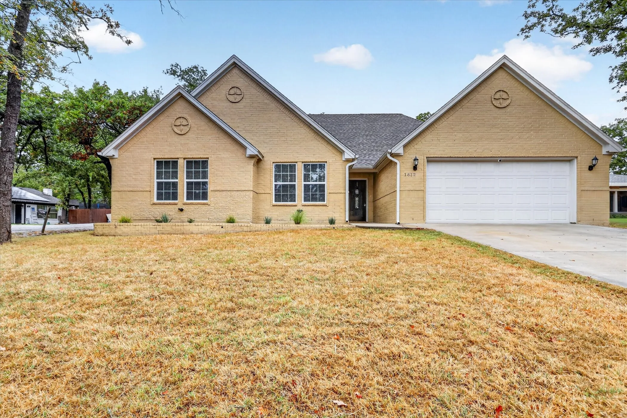 Single Family Residence For Sale in Parker County , 1612 Tanglewood Drive, Azle, Texas 76020, 3 Bedroom, 2 Bathroom, 2 Garage spaces, 1,602 Sqft, built in 2021, mls#21402851, Real Estate Agent in Azle, Homes For Sale in Parker county, Homes For Sale in Azle, Realtor in Azle Texas, Real Estate Brokerage Independent Realty Texas, Luminita Cordes Realtor