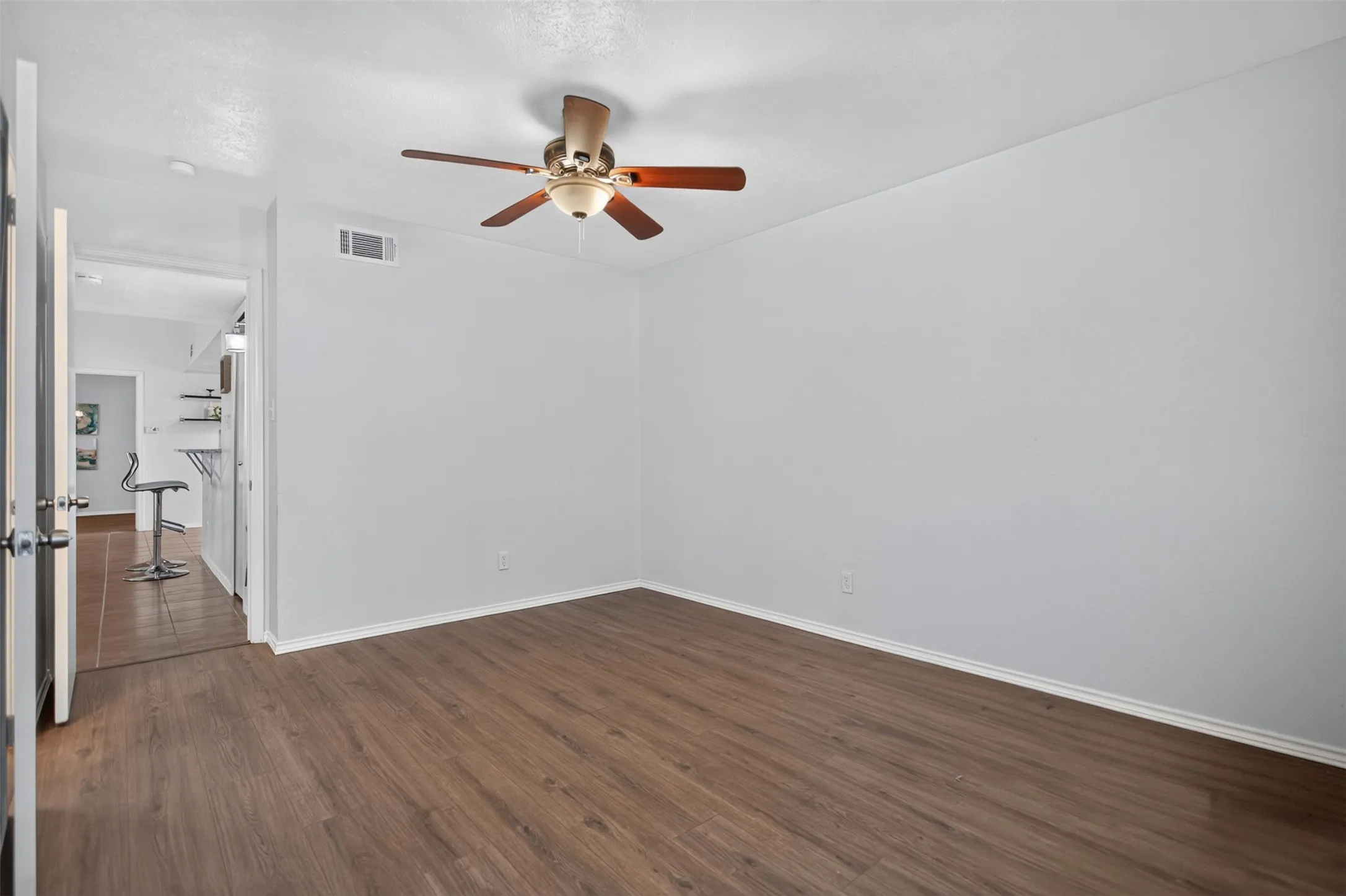 Single Family Residence For Rent in Dallas County , 303 Liberty Place, Grand Prairie, Texas 75052, 2 Bedroom, 2 Bathroom, 1 Garage spaces, 1,088 Sqft, built in 1983, mls#21402838, Real Estate Agent in Grand Prairie, Homes For Rent in Dallas county, Homes For Rent in Grand Prairie, Realtor in Grand Prairie Texas, Real Estate Brokerage Independent Realty Texas, Luminita Cordes Realtor