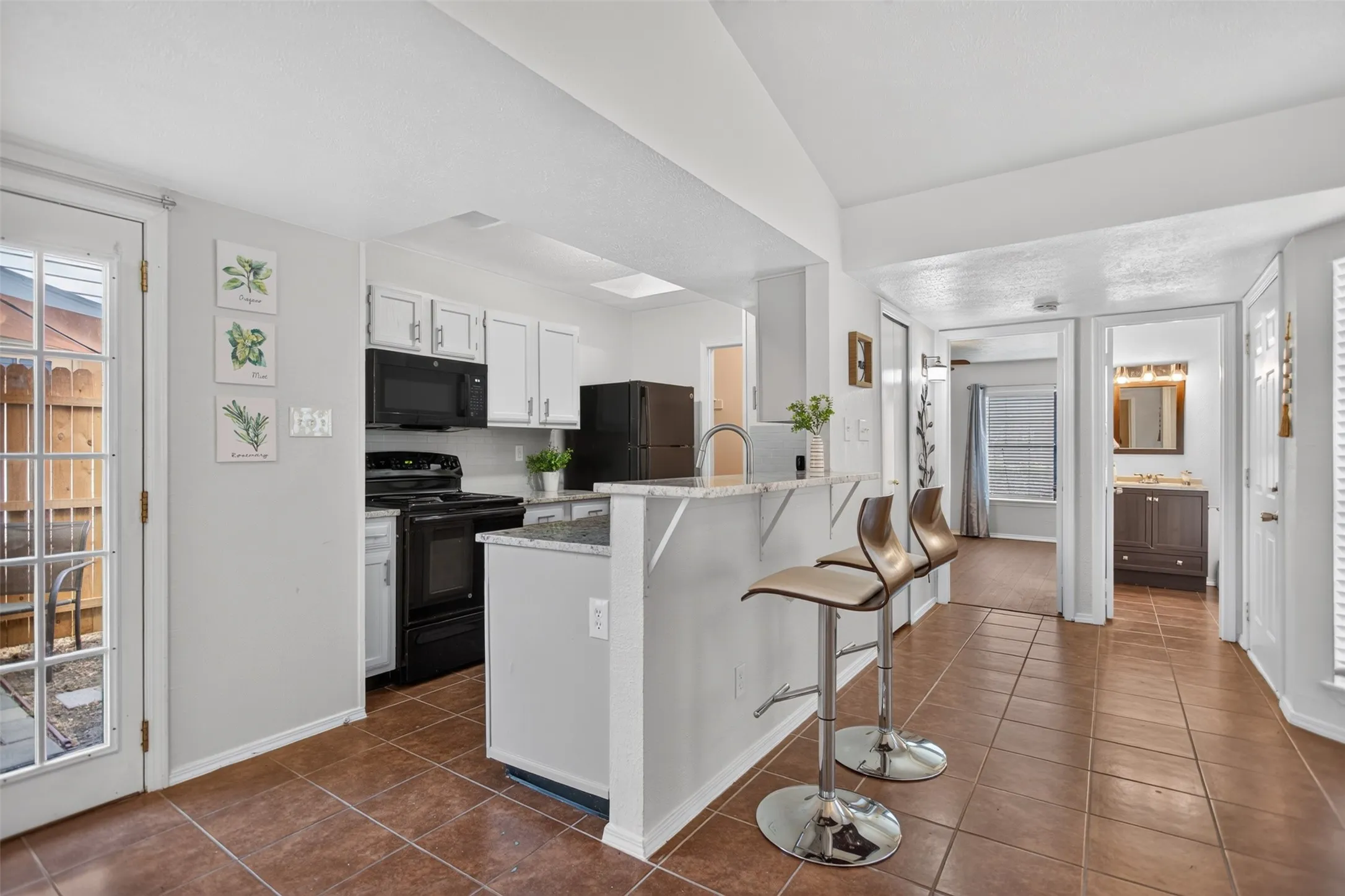 Nice Kitchen with Granite Countertops