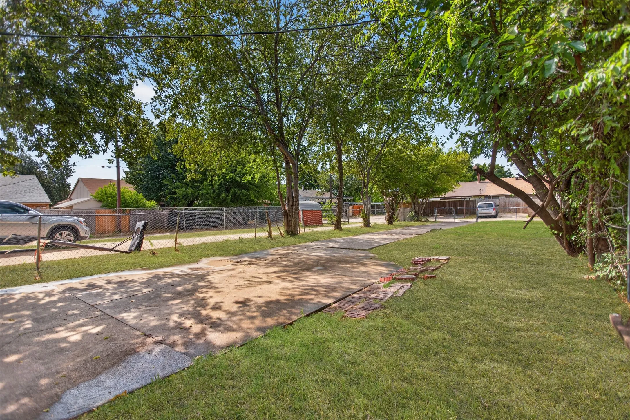 Nice deep backyard.  Perfect for parking work or Recreational Vehicles