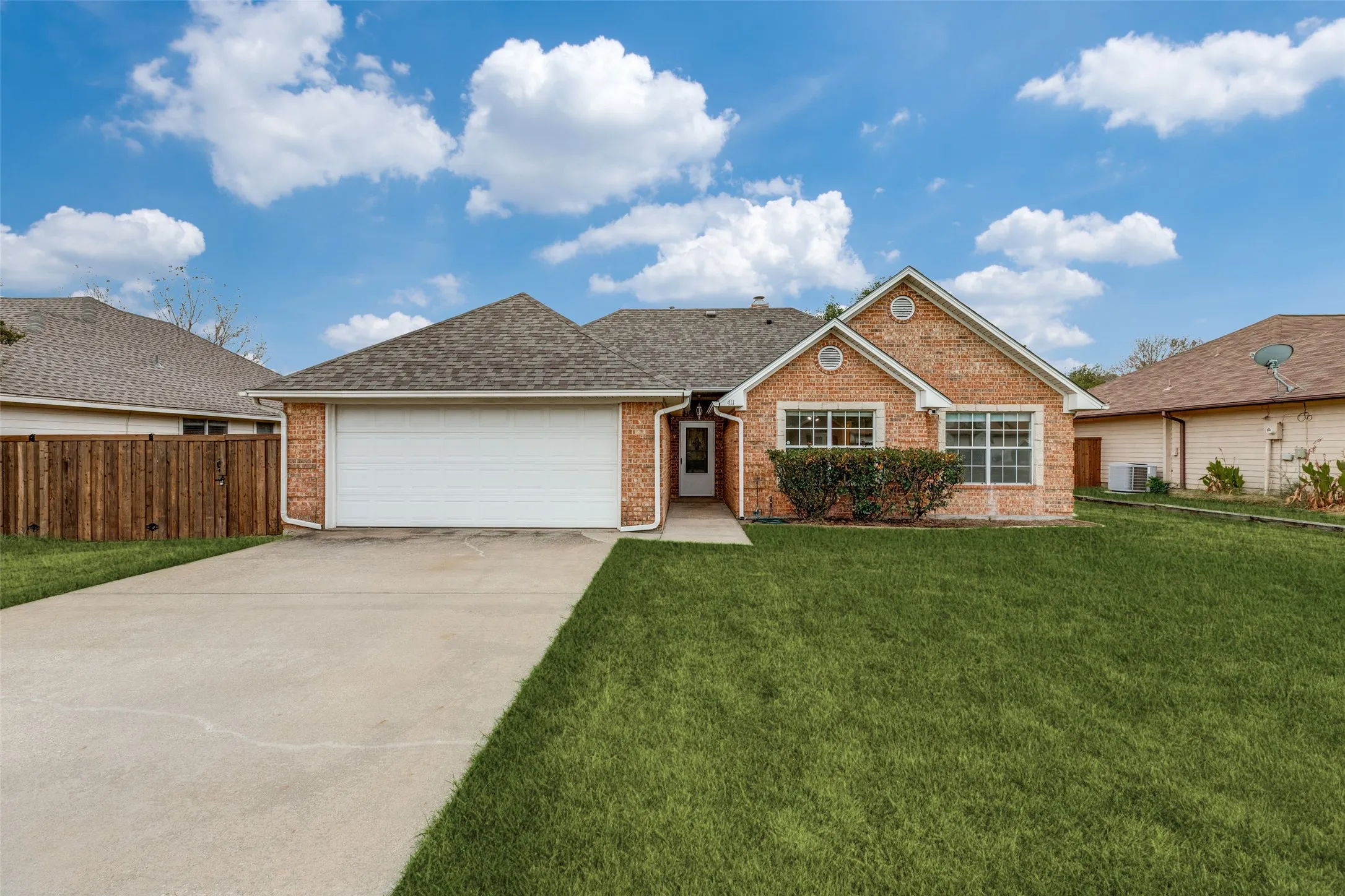 Single Family Residence For Rent in Denton County , 411 Meadow Lane, Aubrey, Texas 76227, 3 Bedroom, 2 Bathroom, 2 Garage spaces, 1,464 Sqft, built in 1999, mls#21402836, Real Estate Agent in Aubrey, Homes For Rent in Denton county, Homes For Rent in Aubrey, Realtor in Aubrey Texas, Real Estate Brokerage Independent Realty Texas, Luminita Cordes Realtor