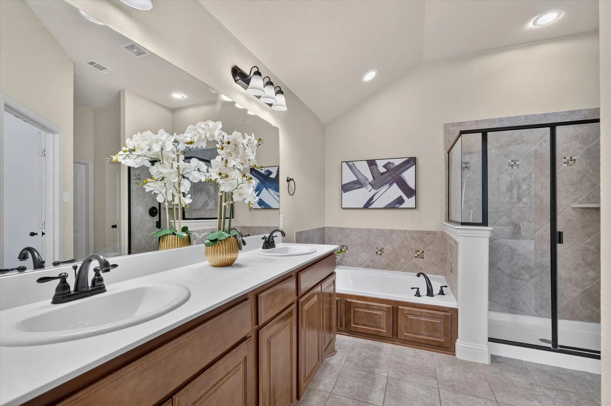 Single Family Residence For Sale in Hunt County , 1413 Thibodaux Drive, Greenville, Texas 75402, 3 Bedroom, 2 Bathroom, 2 Garage spaces, 1,776 Sqft, built in 2016, mls#21400980, Real Estate Agent in Greenville, Homes For Sale in Hunt county, Homes For Sale in Greenville, Realtor in Greenville Texas, Real Estate Brokerage Independent Realty Texas, Luminita Cordes Realtor