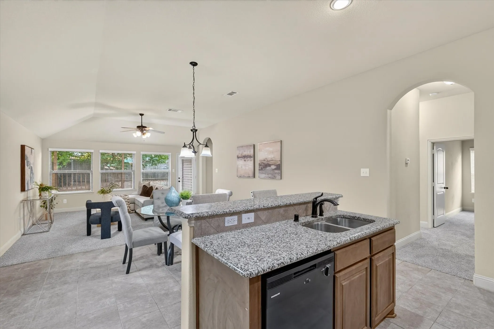 Single Family Residence For Sale in Hunt County , 1413 Thibodaux Drive, Greenville, Texas 75402, 3 Bedroom, 2 Bathroom, 2 Garage spaces, 1,776 Sqft, built in 2016, mls#21400980, Real Estate Agent in Greenville, Homes For Sale in Hunt county, Homes For Sale in Greenville, Realtor in Greenville Texas, Real Estate Brokerage Independent Realty Texas, Luminita Cordes Realtor