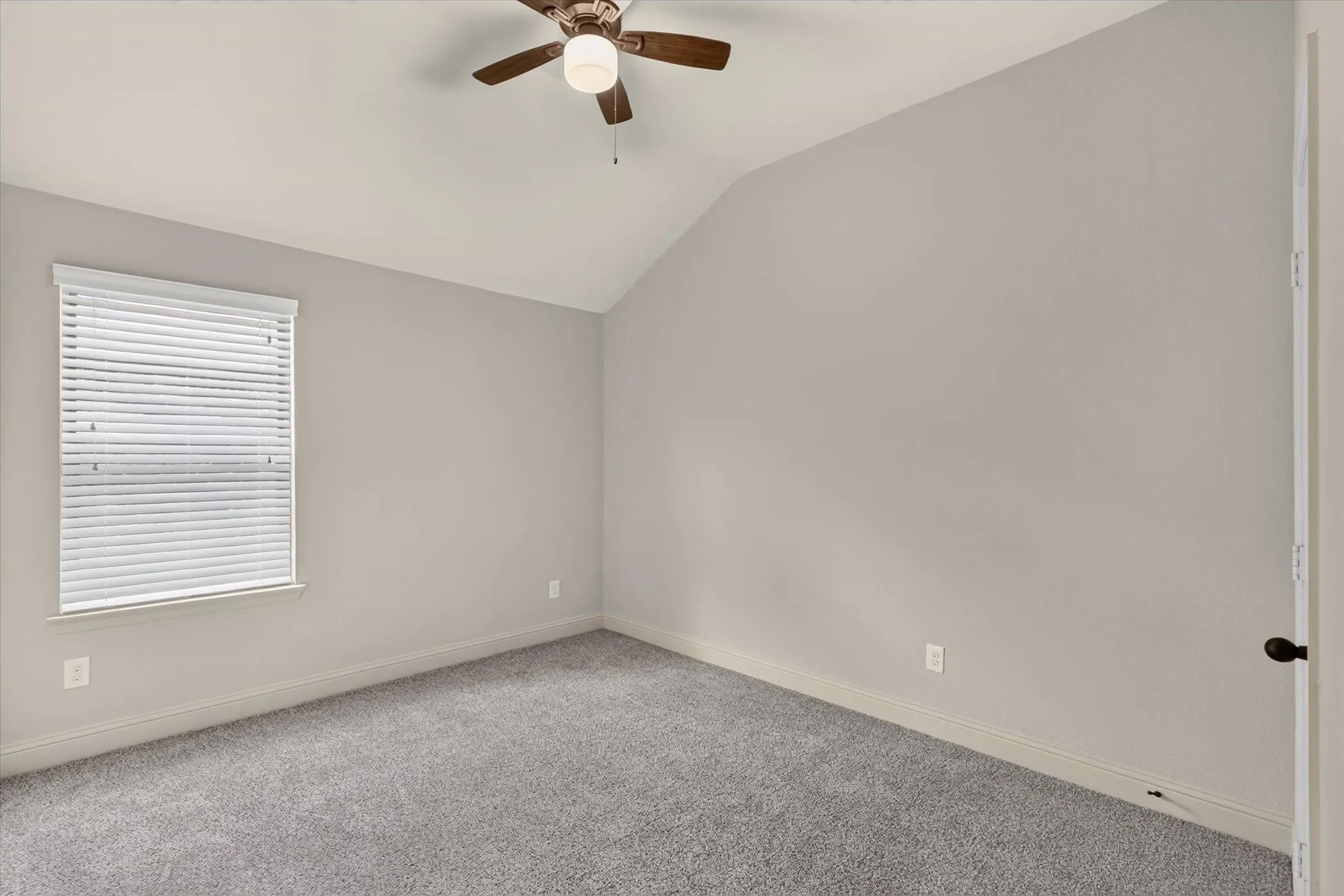 Single Family Residence For Sale in Hunt County , 1413 Thibodaux Drive, Greenville, Texas 75402, 3 Bedroom, 2 Bathroom, 2 Garage spaces, 1,776 Sqft, built in 2016, mls#21400980, Real Estate Agent in Greenville, Homes For Sale in Hunt county, Homes For Sale in Greenville, Realtor in Greenville Texas, Real Estate Brokerage Independent Realty Texas, Luminita Cordes Realtor