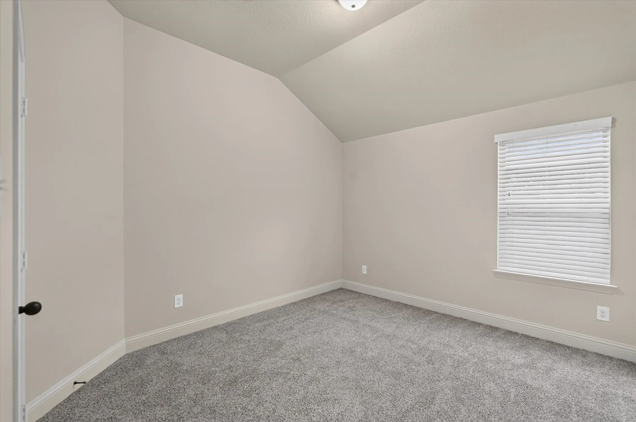Single Family Residence For Sale in Hunt County , 1413 Thibodaux Drive, Greenville, Texas 75402, 3 Bedroom, 2 Bathroom, 2 Garage spaces, 1,776 Sqft, built in 2016, mls#21400980, Real Estate Agent in Greenville, Homes For Sale in Hunt county, Homes For Sale in Greenville, Realtor in Greenville Texas, Real Estate Brokerage Independent Realty Texas, Luminita Cordes Realtor