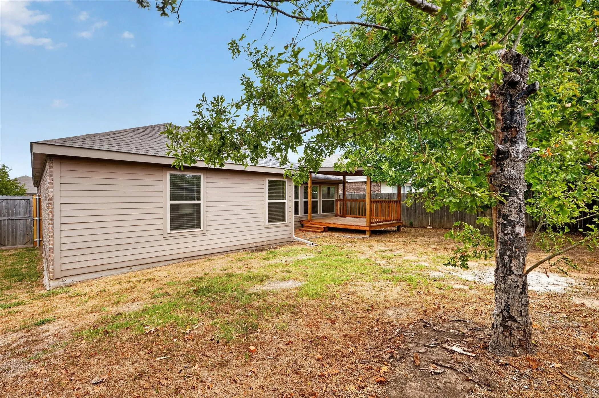 Single Family Residence For Sale in Hunt County , 1413 Thibodaux Drive, Greenville, Texas 75402, 3 Bedroom, 2 Bathroom, 2 Garage spaces, 1,776 Sqft, built in 2016, mls#21400980, Real Estate Agent in Greenville, Homes For Sale in Hunt county, Homes For Sale in Greenville, Realtor in Greenville Texas, Real Estate Brokerage Independent Realty Texas, Luminita Cordes Realtor
