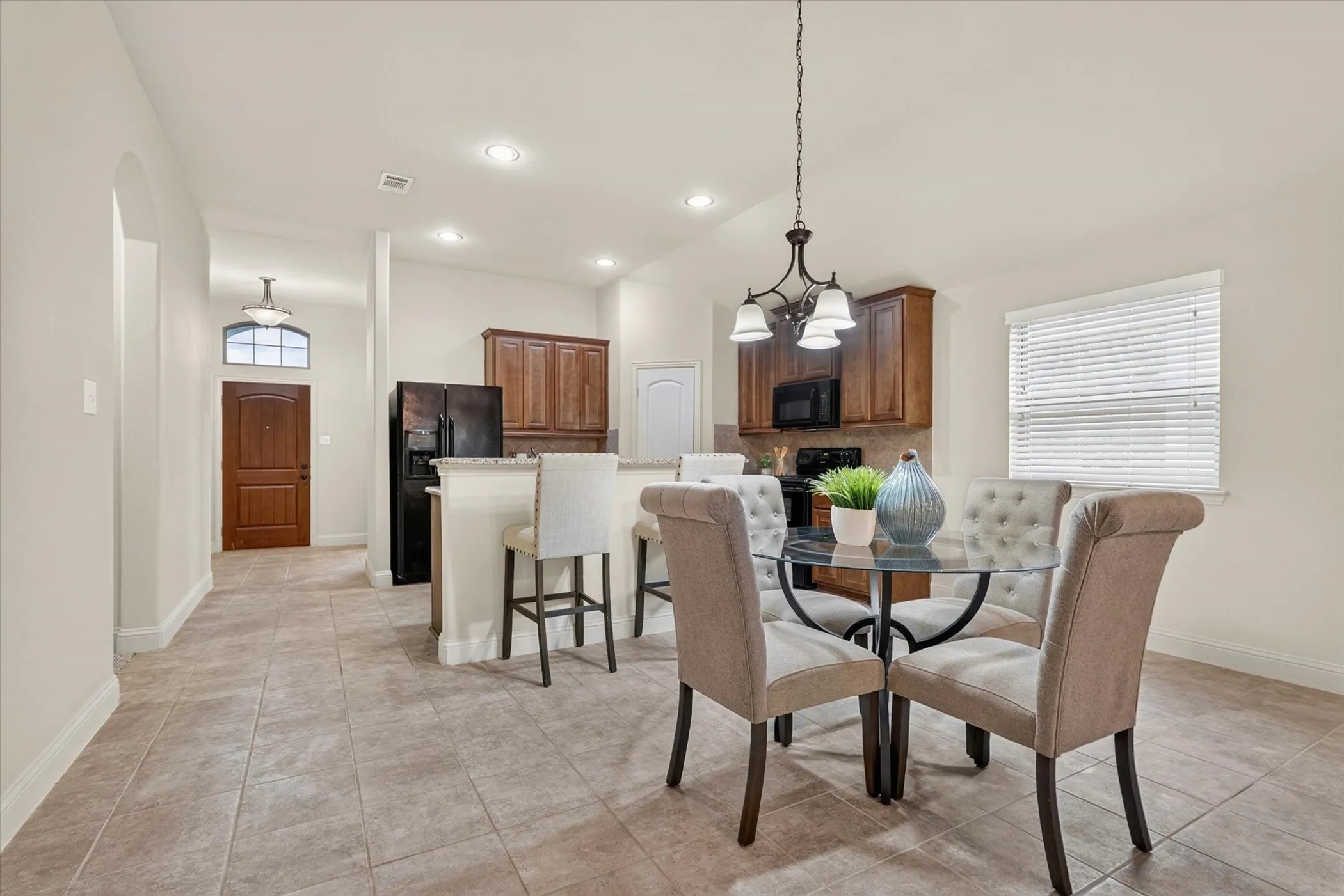 Single Family Residence For Sale in Hunt County , 1413 Thibodaux Drive, Greenville, Texas 75402, 3 Bedroom, 2 Bathroom, 2 Garage spaces, 1,776 Sqft, built in 2016, mls#21400980, Real Estate Agent in Greenville, Homes For Sale in Hunt county, Homes For Sale in Greenville, Realtor in Greenville Texas, Real Estate Brokerage Independent Realty Texas, Luminita Cordes Realtor