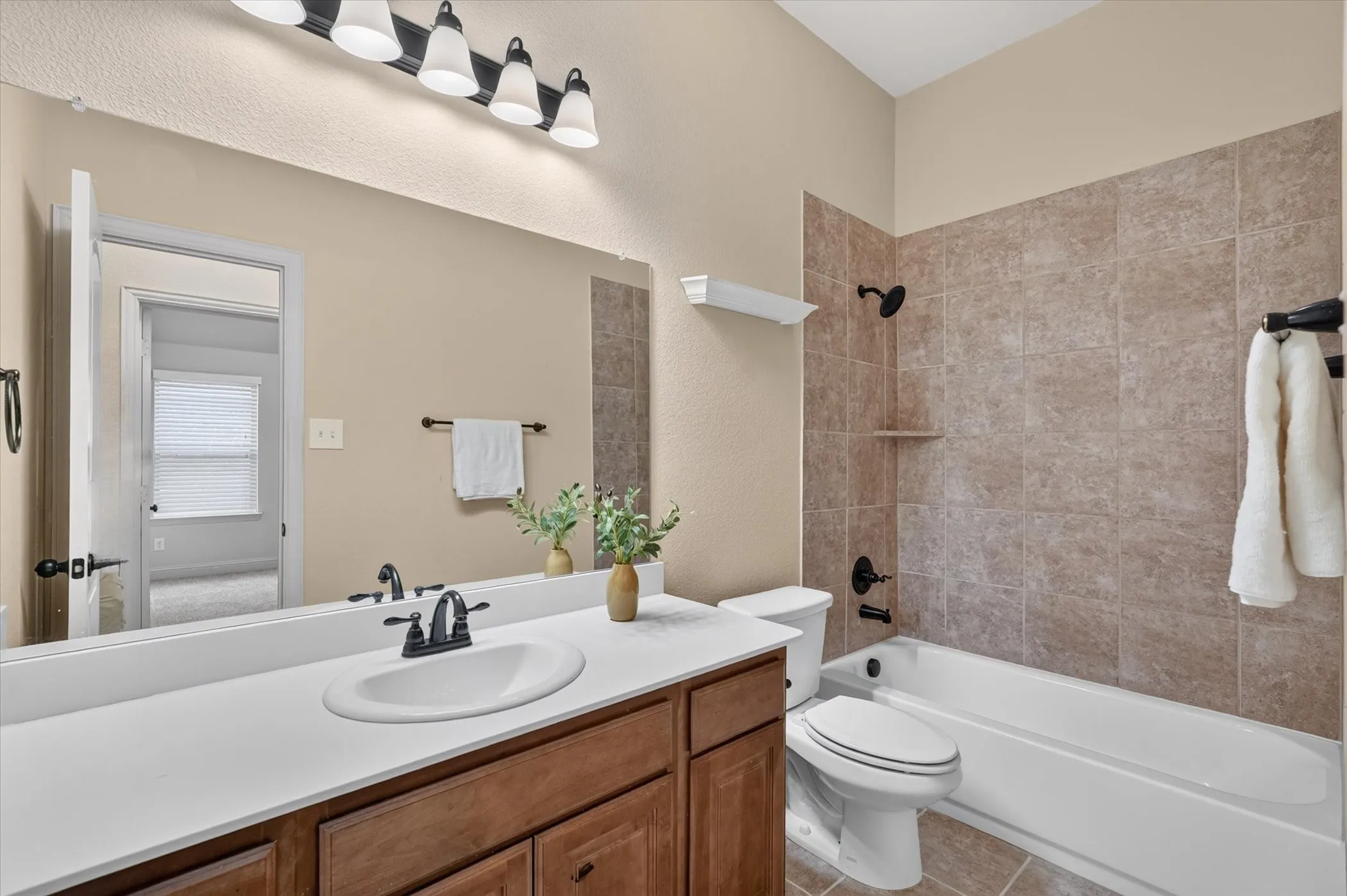 Single Family Residence For Sale in Hunt County , 1413 Thibodaux Drive, Greenville, Texas 75402, 3 Bedroom, 2 Bathroom, 2 Garage spaces, 1,776 Sqft, built in 2016, mls#21400980, Real Estate Agent in Greenville, Homes For Sale in Hunt county, Homes For Sale in Greenville, Realtor in Greenville Texas, Real Estate Brokerage Independent Realty Texas, Luminita Cordes Realtor