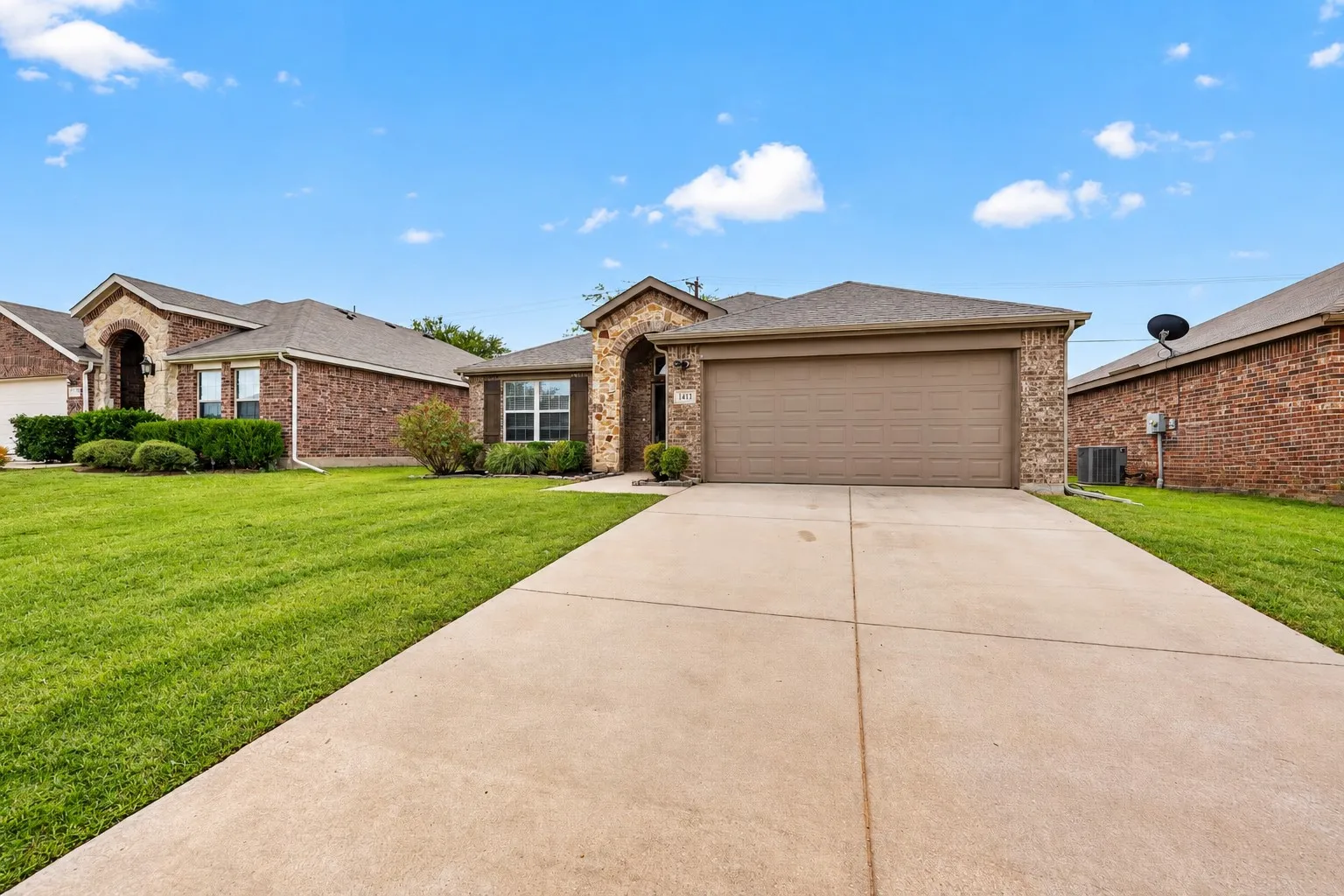 Single Family Residence For Sale in Hunt County , 1413 Thibodaux Drive, Greenville, Texas 75402, 3 Bedroom, 2 Bathroom, 2 Garage spaces, 1,776 Sqft, built in 2016, mls#21400980, Real Estate Agent in Greenville, Homes For Sale in Hunt county, Homes For Sale in Greenville, Realtor in Greenville Texas, Real Estate Brokerage Independent Realty Texas, Luminita Cordes Realtor