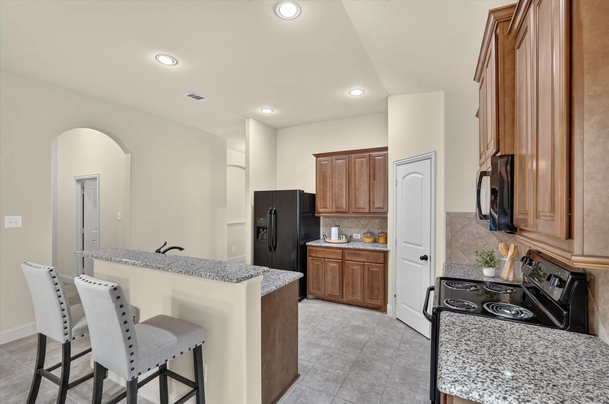 Single Family Residence For Sale in Hunt County , 1413 Thibodaux Drive, Greenville, Texas 75402, 3 Bedroom, 2 Bathroom, 2 Garage spaces, 1,776 Sqft, built in 2016, mls#21400980, Real Estate Agent in Greenville, Homes For Sale in Hunt county, Homes For Sale in Greenville, Realtor in Greenville Texas, Real Estate Brokerage Independent Realty Texas, Luminita Cordes Realtor