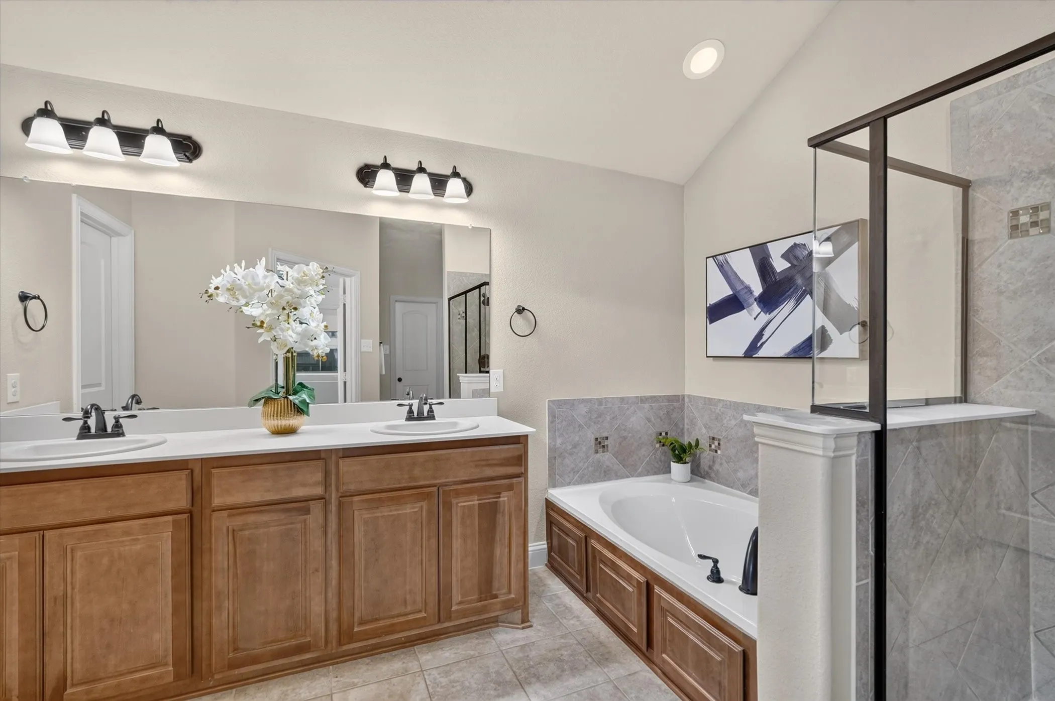 Single Family Residence For Sale in Hunt County , 1413 Thibodaux Drive, Greenville, Texas 75402, 3 Bedroom, 2 Bathroom, 2 Garage spaces, 1,776 Sqft, built in 2016, mls#21400980, Real Estate Agent in Greenville, Homes For Sale in Hunt county, Homes For Sale in Greenville, Realtor in Greenville Texas, Real Estate Brokerage Independent Realty Texas, Luminita Cordes Realtor