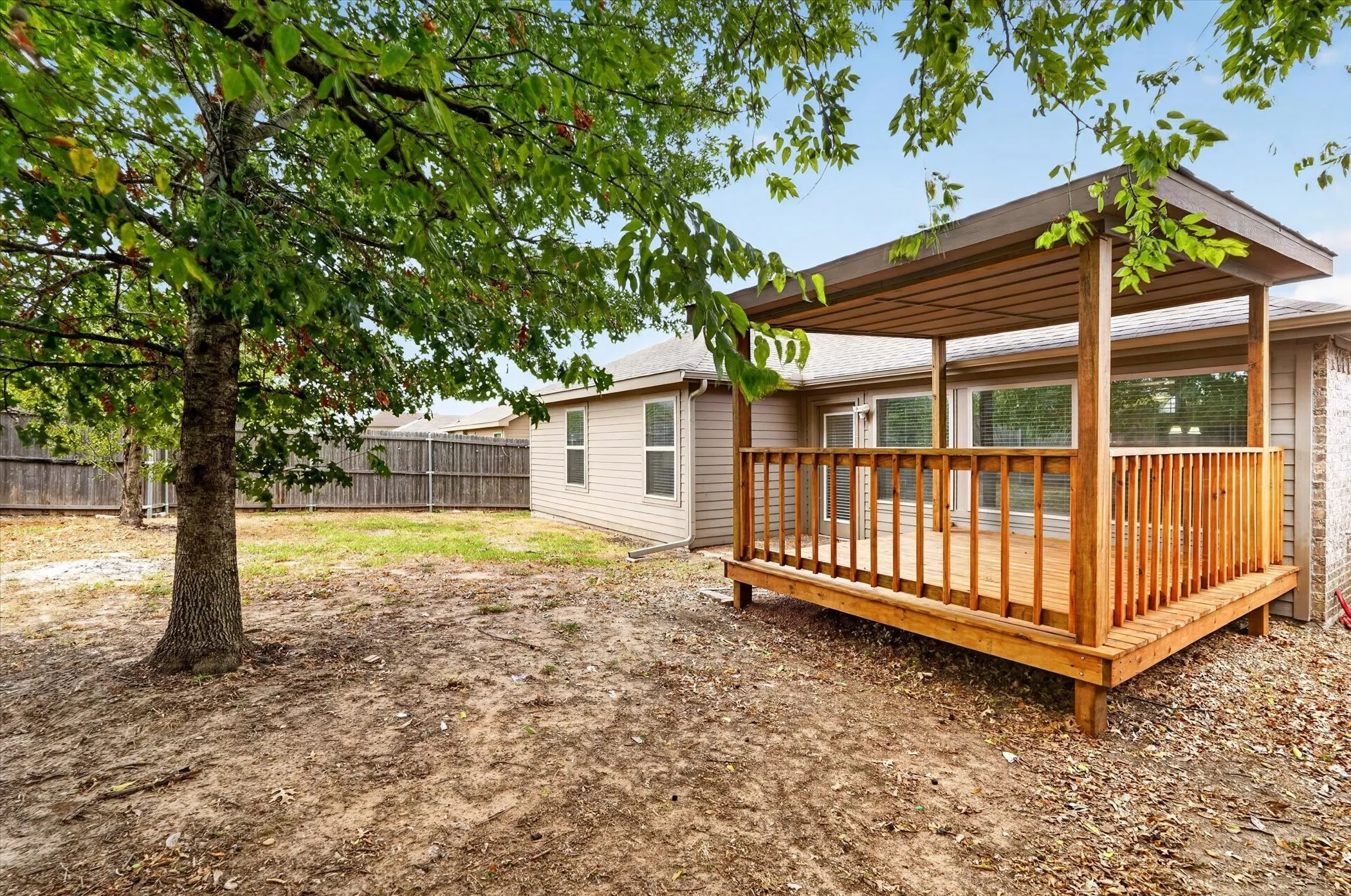Single Family Residence For Sale in Hunt County , 1413 Thibodaux Drive, Greenville, Texas 75402, 3 Bedroom, 2 Bathroom, 2 Garage spaces, 1,776 Sqft, built in 2016, mls#21400980, Real Estate Agent in Greenville, Homes For Sale in Hunt county, Homes For Sale in Greenville, Realtor in Greenville Texas, Real Estate Brokerage Independent Realty Texas, Luminita Cordes Realtor