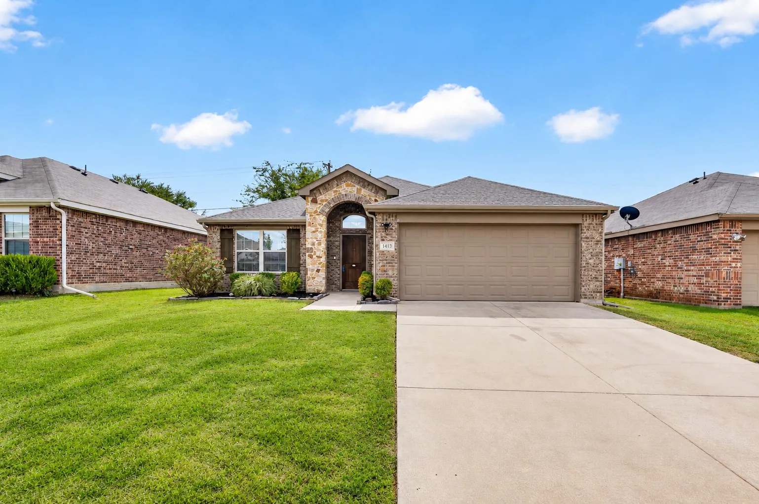 Single Family Residence For Sale in Hunt County , 1413 Thibodaux Drive, Greenville, Texas 75402, 3 Bedroom, 2 Bathroom, 2 Garage spaces, 1,776 Sqft, built in 2016, mls#21400980, Real Estate Agent in Greenville, Homes For Sale in Hunt county, Homes For Sale in Greenville, Realtor in Greenville Texas, Real Estate Brokerage Independent Realty Texas, Luminita Cordes Realtor