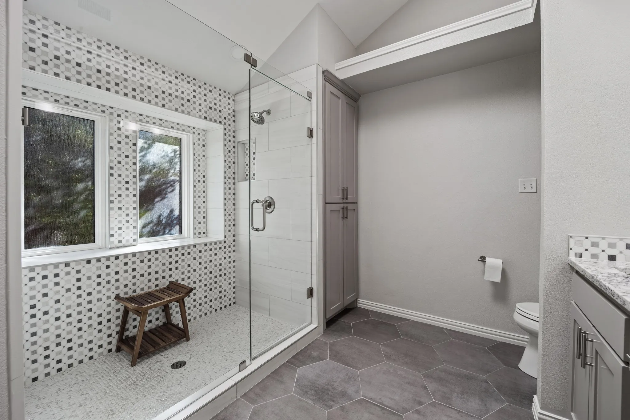 Beautifully updated primary bathroom.