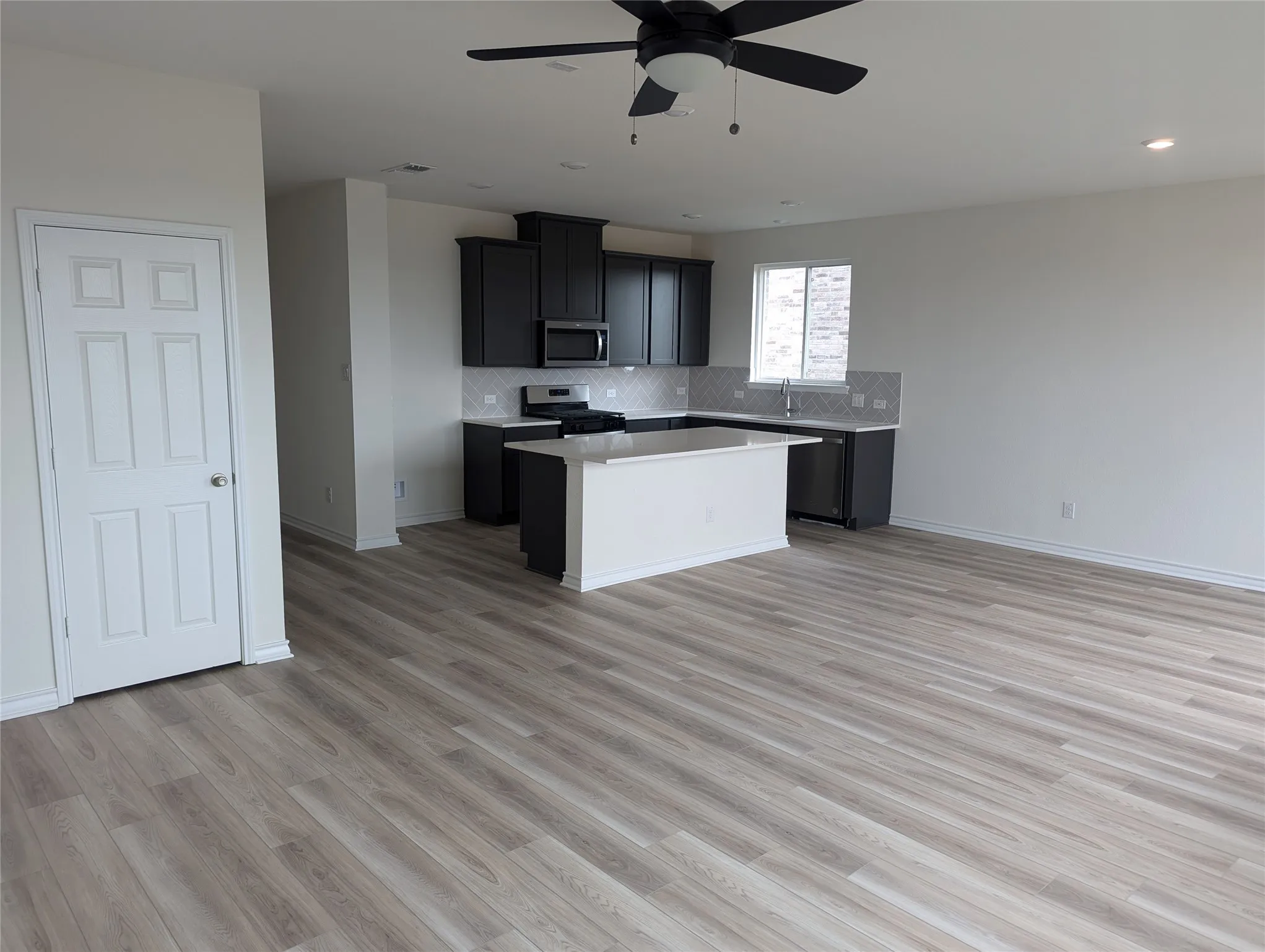 Single Family Residence For Rent in Collin County , 425 Princewood Drive, Princeton, Texas 75407, 4 Bedroom, 2 Bathroom, 2 Garage spaces, 1,825 Sqft, built in 2024, mls#21401875, Real Estate Agent in Princeton, Homes For Rent in Collin county, Homes For Rent in Princeton, Realtor in Princeton Texas, Real Estate Brokerage Independent Realty Texas, Luminita Cordes Realtor
