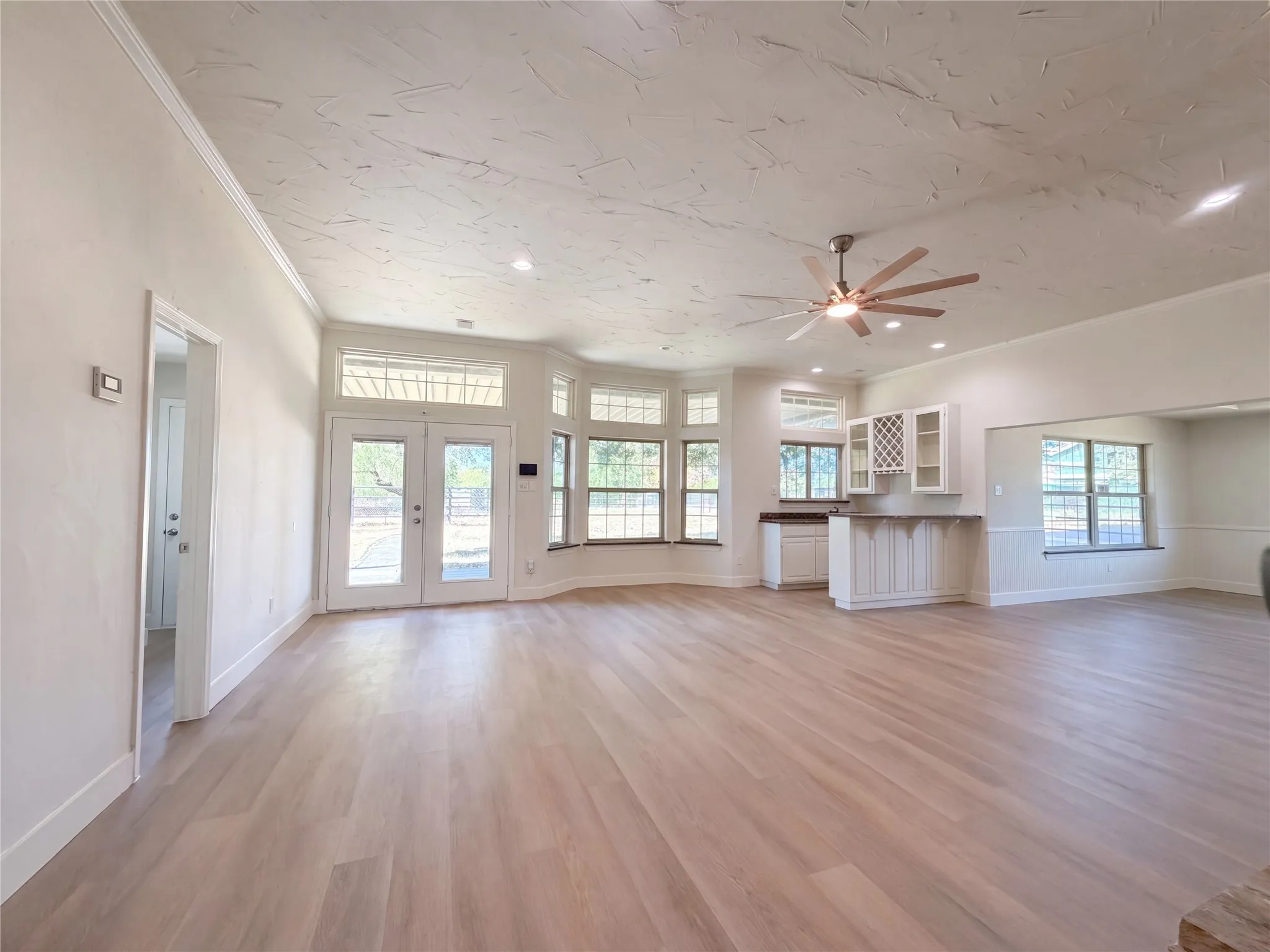 Single Family Residence For Sale in Tarrant County , 2283 N Holland Road, Mansfield, Texas 76063, 4 Bedroom, 3 Bathroom, 2 Garage spaces, 3,815 Sqft, built in 1983, mls#21400492, Real Estate Agent in Mansfield, Homes For Sale in Tarrant county, Homes For Sale in Mansfield, Realtor in Mansfield Texas, Real Estate Brokerage Independent Realty Texas, Luminita Cordes Realtor