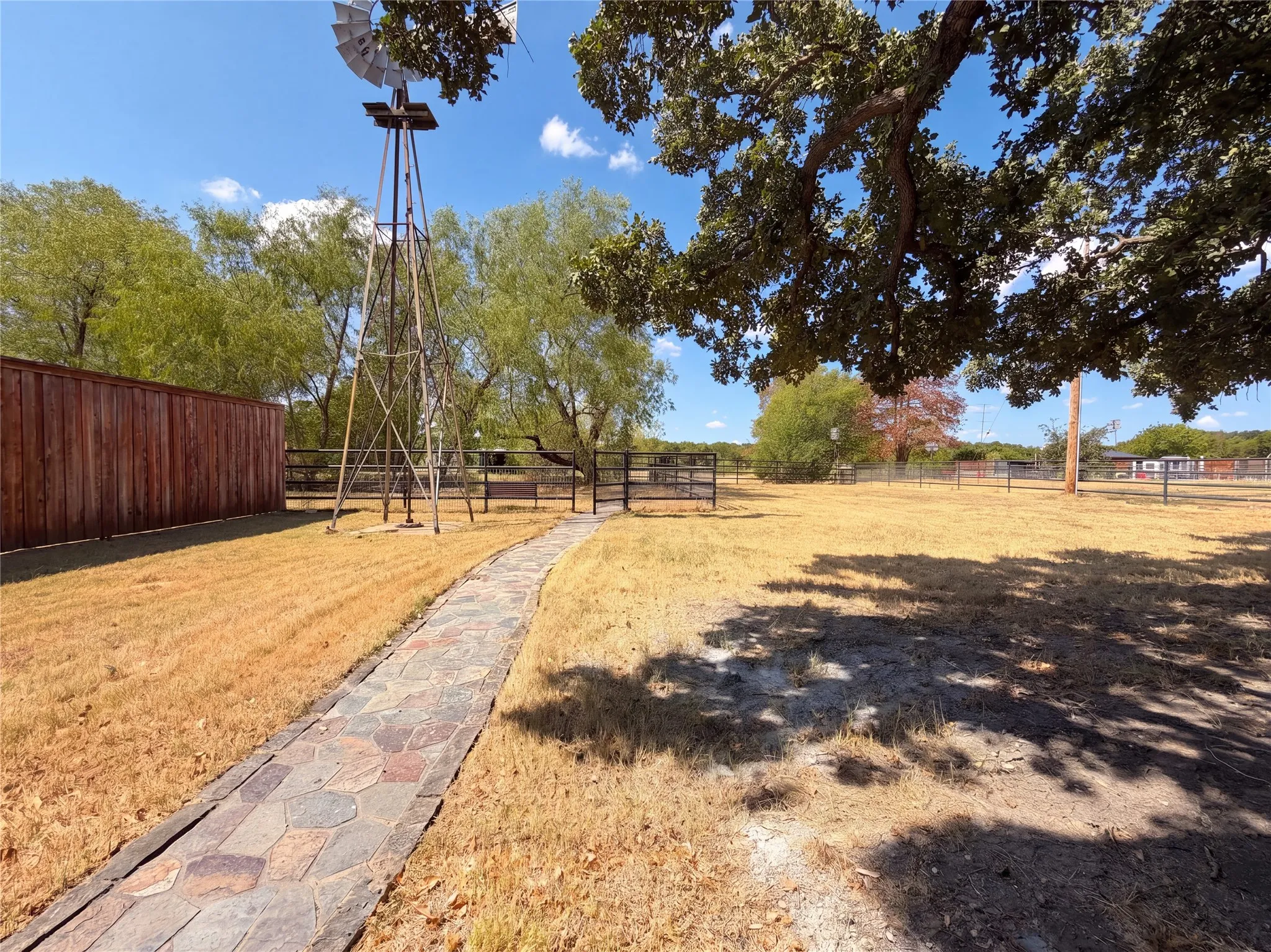 Single Family Residence For Sale in Tarrant County , 2283 N Holland Road, Mansfield, Texas 76063, 4 Bedroom, 3 Bathroom, 2 Garage spaces, 3,815 Sqft, built in 1983, mls#21400492, Real Estate Agent in Mansfield, Homes For Sale in Tarrant county, Homes For Sale in Mansfield, Realtor in Mansfield Texas, Real Estate Brokerage Independent Realty Texas, Luminita Cordes Realtor