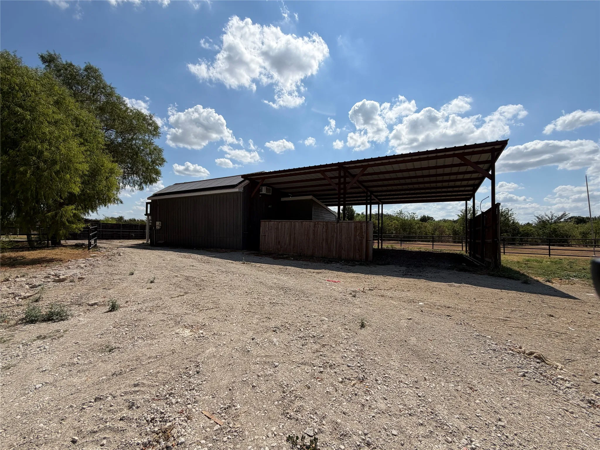 Single Family Residence For Sale in Tarrant County , 2283 N Holland Road, Mansfield, Texas 76063, 4 Bedroom, 3 Bathroom, 2 Garage spaces, 3,815 Sqft, built in 1983, mls#21400492, Real Estate Agent in Mansfield, Homes For Sale in Tarrant county, Homes For Sale in Mansfield, Realtor in Mansfield Texas, Real Estate Brokerage Independent Realty Texas, Luminita Cordes Realtor