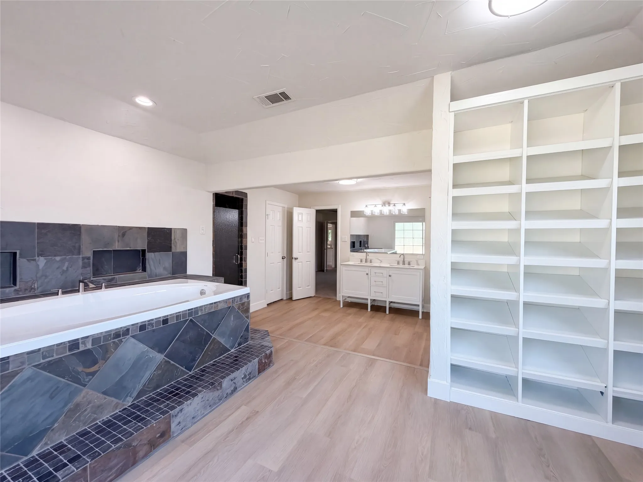 Single Family Residence For Sale in Tarrant County , 2283 N Holland Road, Mansfield, Texas 76063, 4 Bedroom, 3 Bathroom, 2 Garage spaces, 3,815 Sqft, built in 1983, mls#21400492, Real Estate Agent in Mansfield, Homes For Sale in Tarrant county, Homes For Sale in Mansfield, Realtor in Mansfield Texas, Real Estate Brokerage Independent Realty Texas, Luminita Cordes Realtor