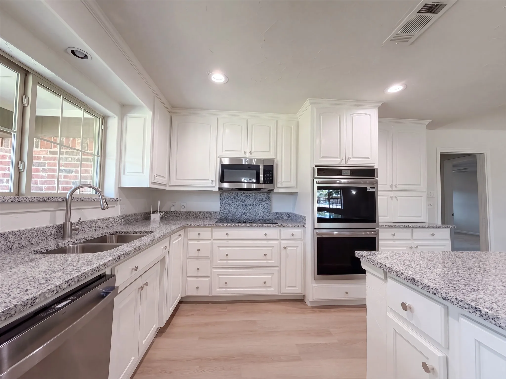 Single Family Residence For Sale in Tarrant County , 2283 N Holland Road, Mansfield, Texas 76063, 4 Bedroom, 3 Bathroom, 2 Garage spaces, 3,815 Sqft, built in 1983, mls#21400492, Real Estate Agent in Mansfield, Homes For Sale in Tarrant county, Homes For Sale in Mansfield, Realtor in Mansfield Texas, Real Estate Brokerage Independent Realty Texas, Luminita Cordes Realtor