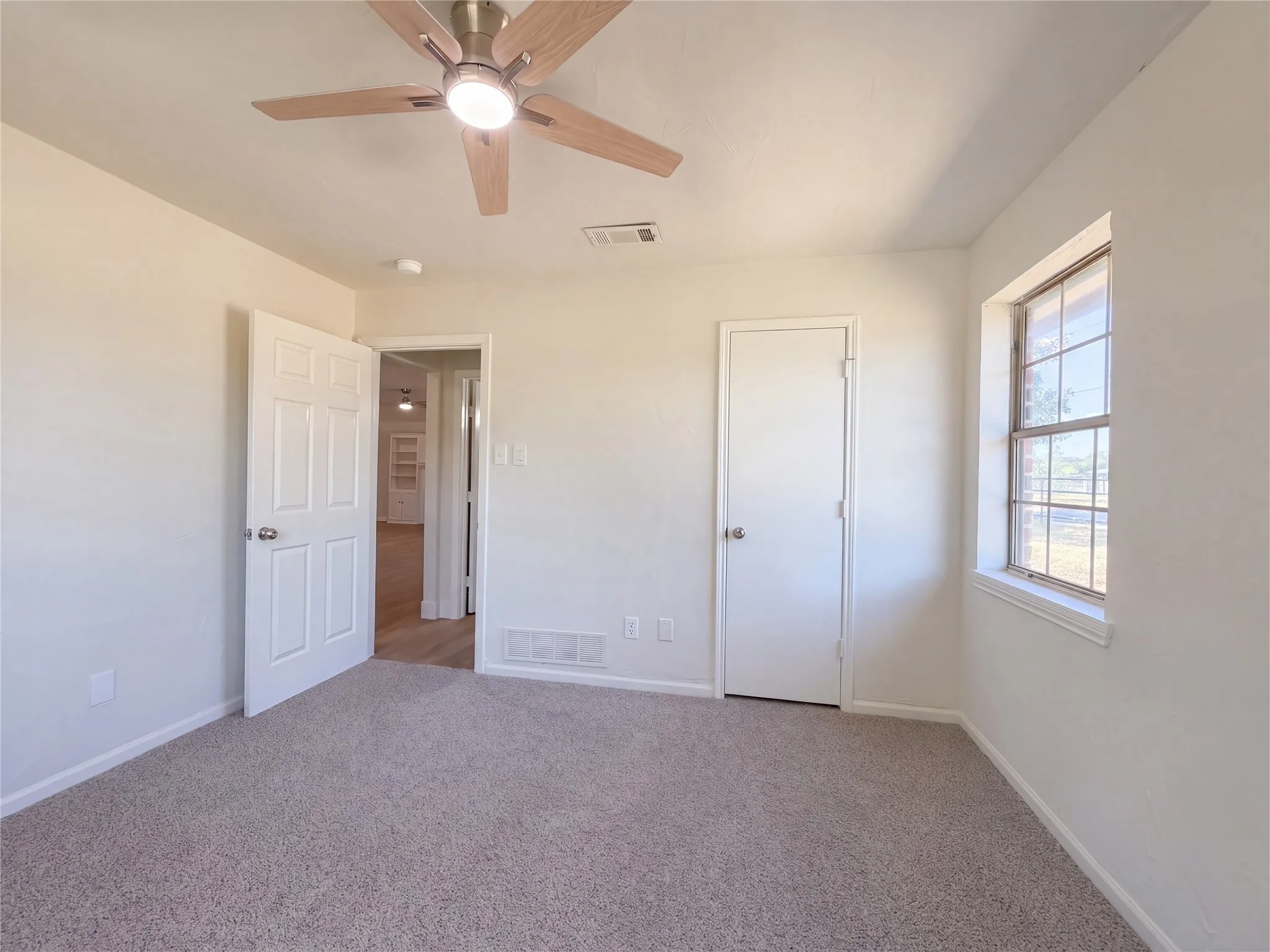 Single Family Residence For Sale in Tarrant County , 2283 N Holland Road, Mansfield, Texas 76063, 4 Bedroom, 3 Bathroom, 2 Garage spaces, 3,815 Sqft, built in 1983, mls#21400492, Real Estate Agent in Mansfield, Homes For Sale in Tarrant county, Homes For Sale in Mansfield, Realtor in Mansfield Texas, Real Estate Brokerage Independent Realty Texas, Luminita Cordes Realtor