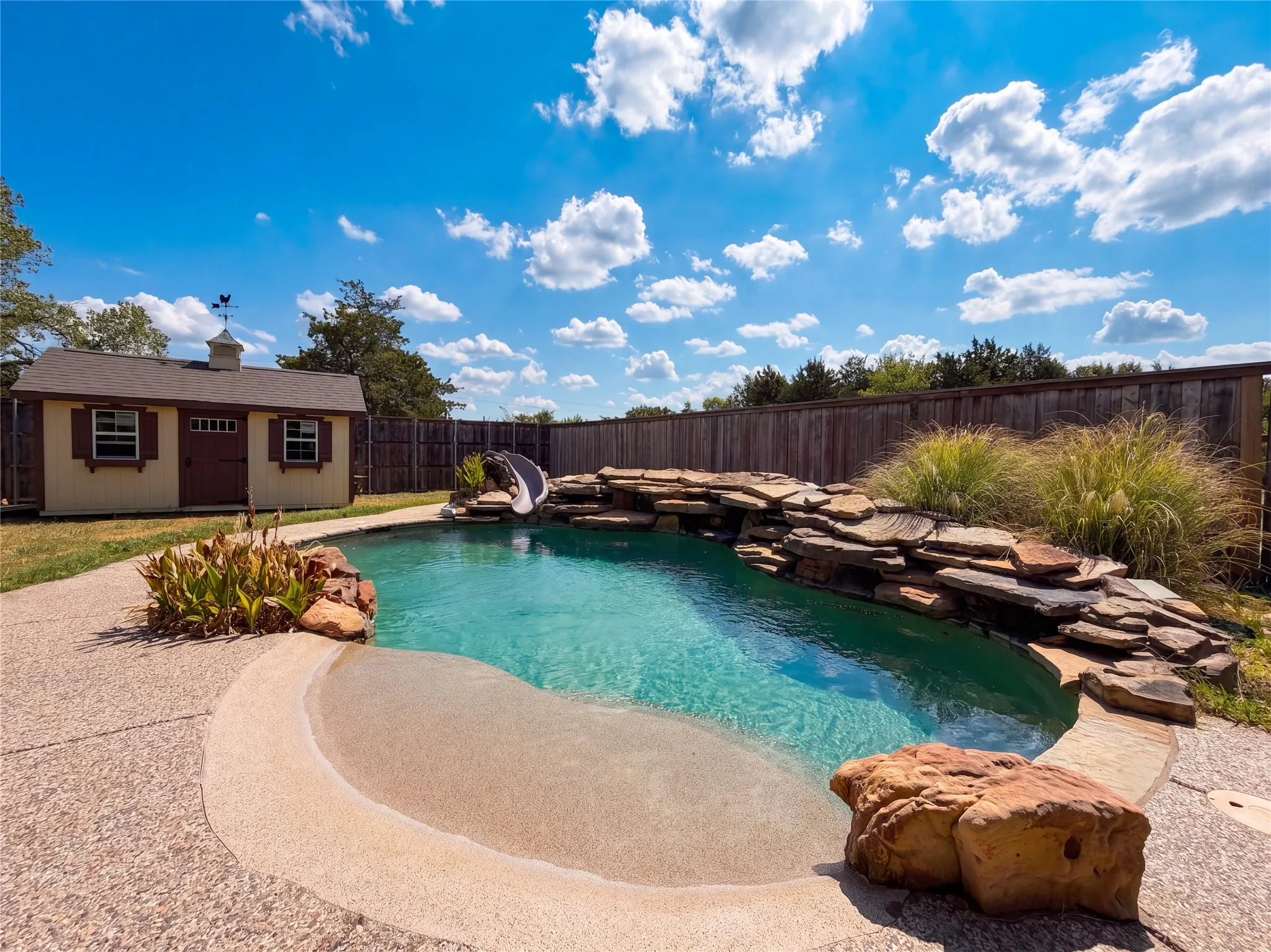 Single Family Residence For Sale in Tarrant County , 2283 N Holland Road, Mansfield, Texas 76063, 4 Bedroom, 3 Bathroom, 2 Garage spaces, 3,815 Sqft, built in 1983, mls#21400492, Real Estate Agent in Mansfield, Homes For Sale in Tarrant county, Homes For Sale in Mansfield, Realtor in Mansfield Texas, Real Estate Brokerage Independent Realty Texas, Luminita Cordes Realtor