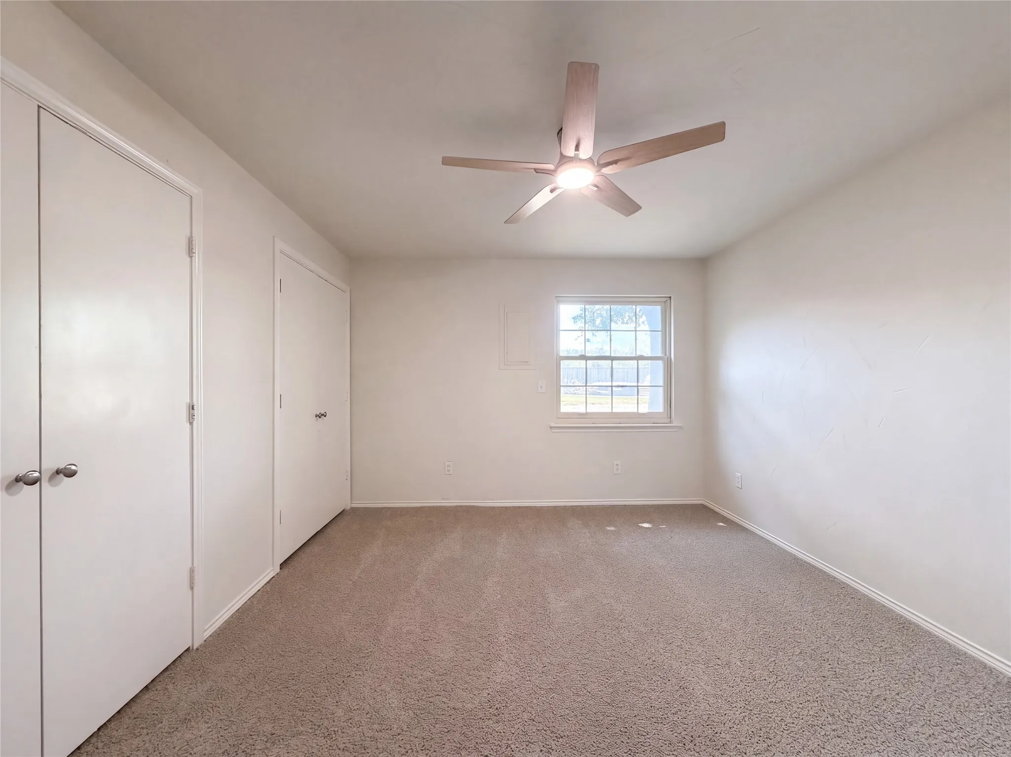 Single Family Residence For Sale in Tarrant County , 2283 N Holland Road, Mansfield, Texas 76063, 4 Bedroom, 3 Bathroom, 2 Garage spaces, 3,815 Sqft, built in 1983, mls#21400492, Real Estate Agent in Mansfield, Homes For Sale in Tarrant county, Homes For Sale in Mansfield, Realtor in Mansfield Texas, Real Estate Brokerage Independent Realty Texas, Luminita Cordes Realtor