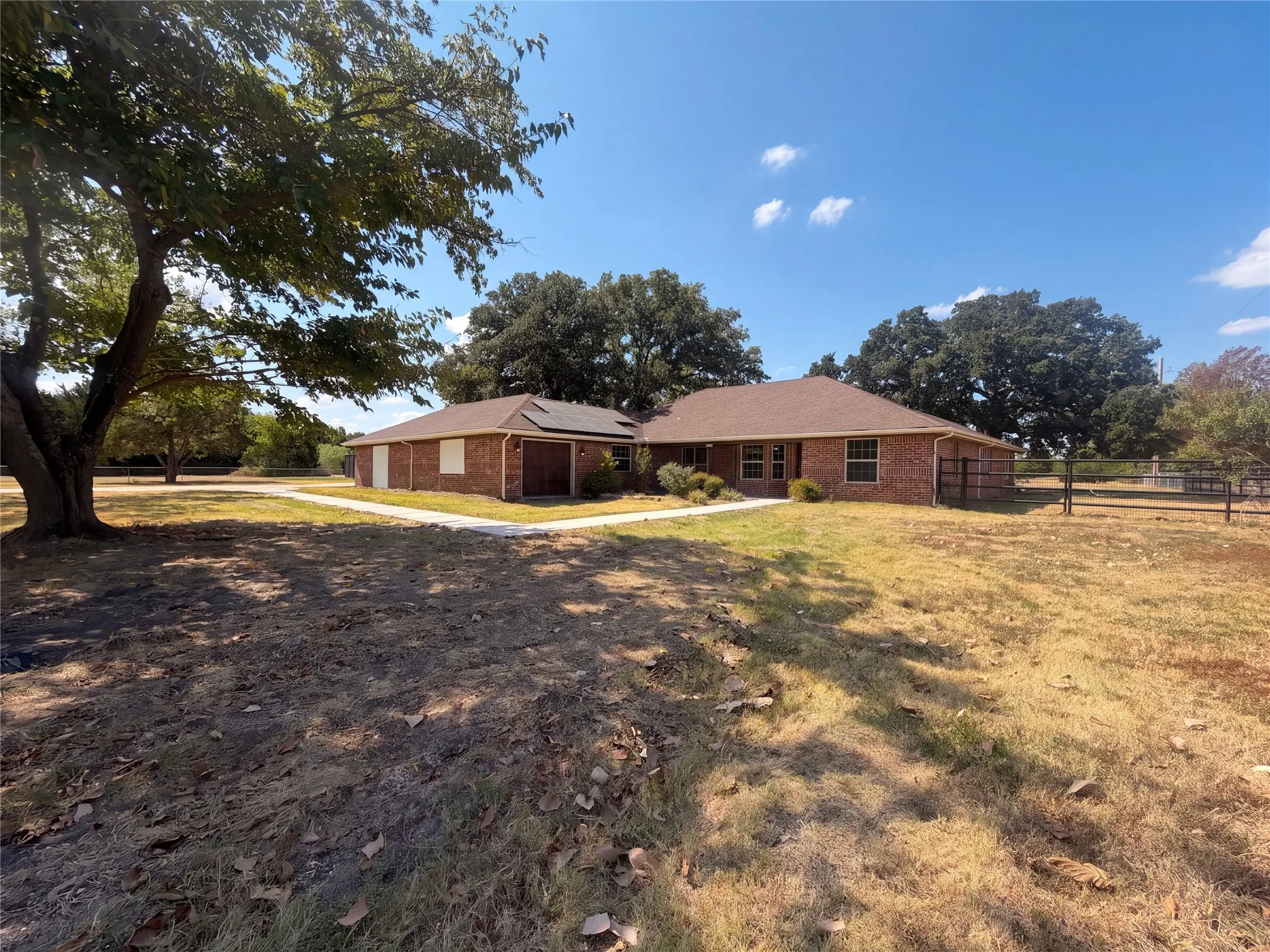 Single Family Residence For Sale in Tarrant County , 2283 N Holland Road, Mansfield, Texas 76063, 4 Bedroom, 3 Bathroom, 2 Garage spaces, 3,815 Sqft, built in 1983, mls#21400492, Real Estate Agent in Mansfield, Homes For Sale in Tarrant county, Homes For Sale in Mansfield, Realtor in Mansfield Texas, Real Estate Brokerage Independent Realty Texas, Luminita Cordes Realtor
