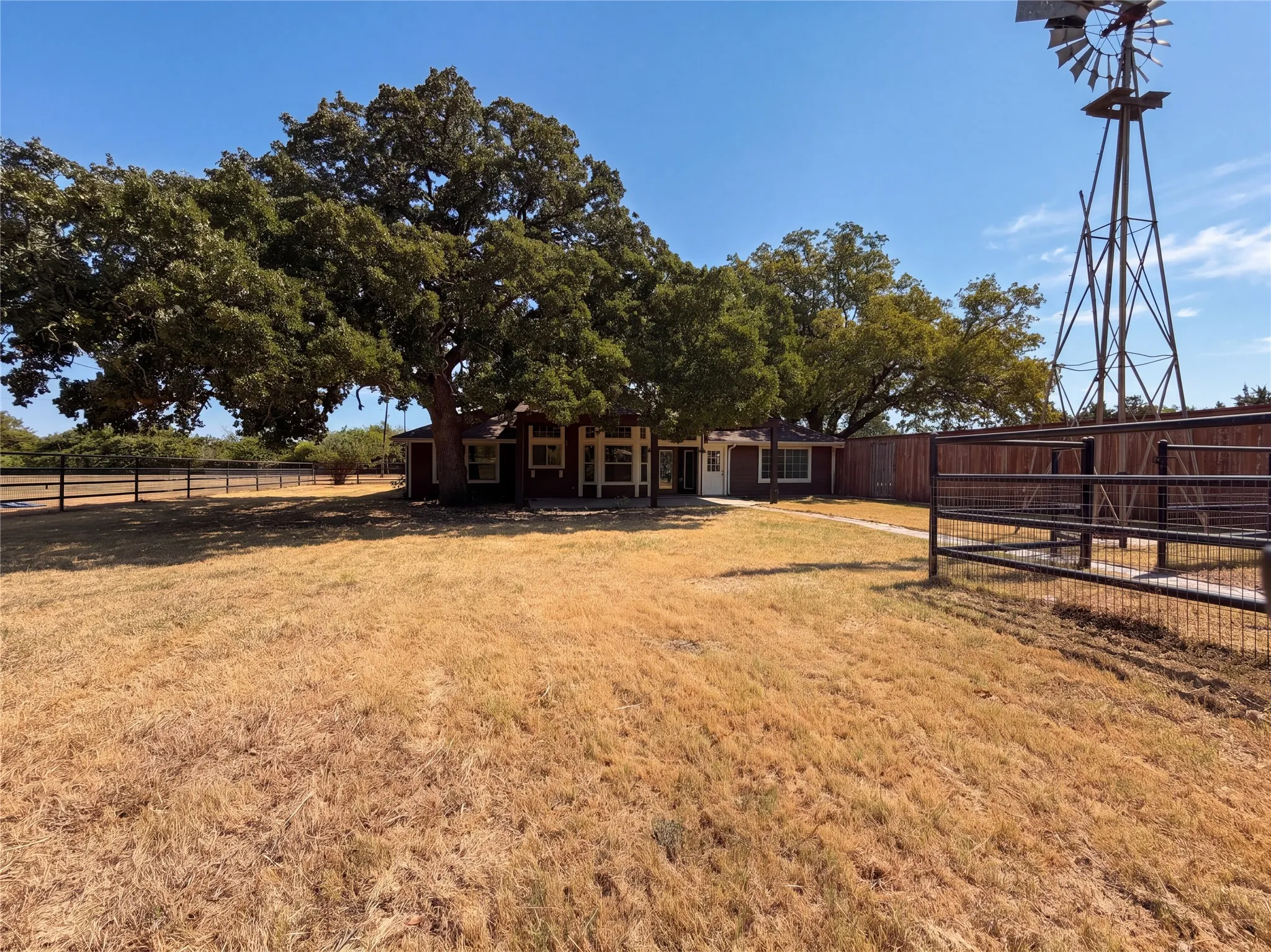 Single Family Residence For Sale in Tarrant County , 2283 N Holland Road, Mansfield, Texas 76063, 4 Bedroom, 3 Bathroom, 2 Garage spaces, 3,815 Sqft, built in 1983, mls#21400492, Real Estate Agent in Mansfield, Homes For Sale in Tarrant county, Homes For Sale in Mansfield, Realtor in Mansfield Texas, Real Estate Brokerage Independent Realty Texas, Luminita Cordes Realtor