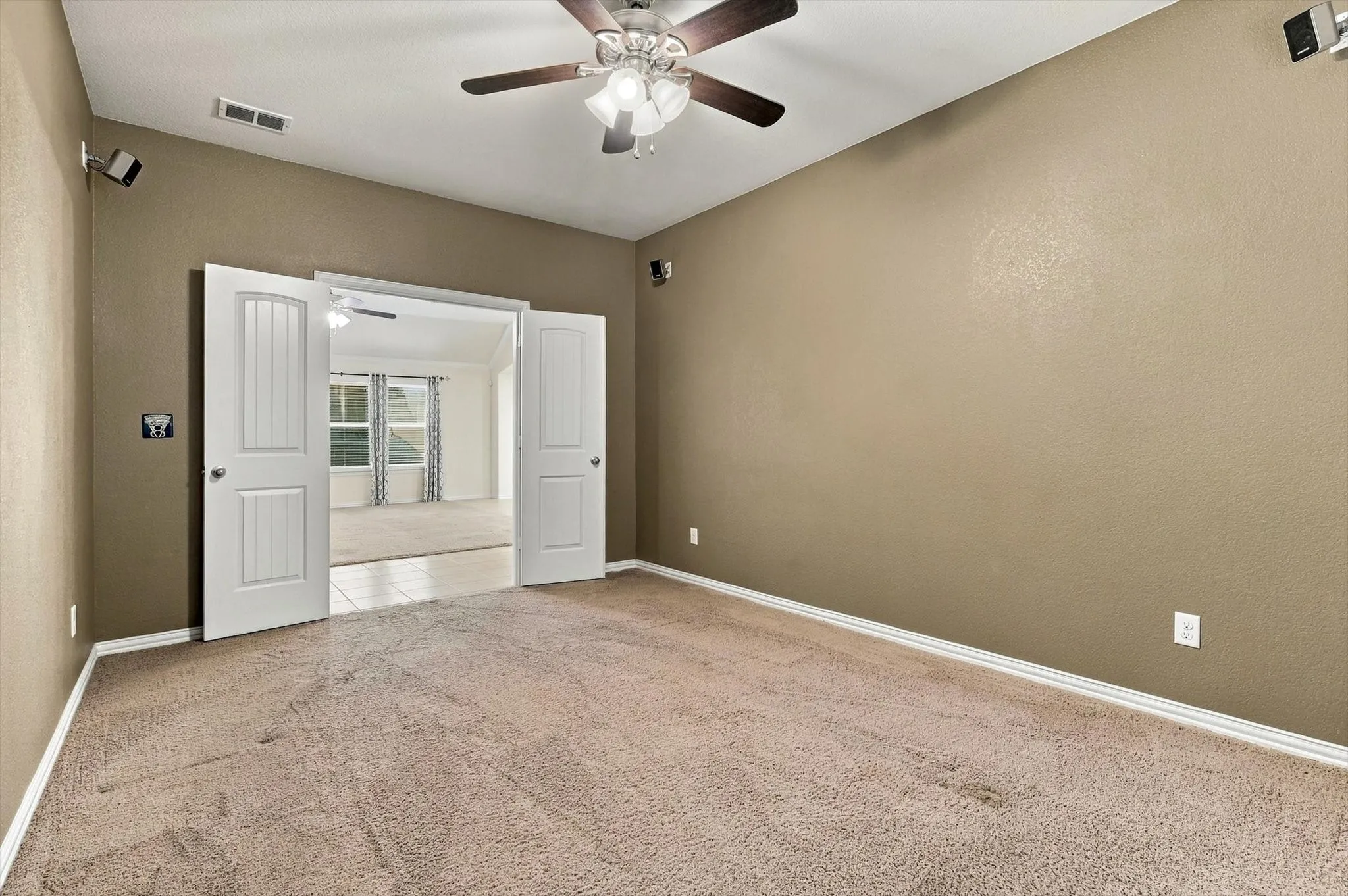 Single Family Residence For Sale in Denton County , 1629 Falconet Court, Carrollton, Texas 75010, 3 Bedroom, 2 Bathroom, 2 Garage spaces, 2,086 Sqft, built in 2012, mls#21398031, Real Estate Agent in Carrollton, Homes For Sale in Denton county, Homes For Sale in Carrollton, Realtor in Carrollton Texas, Real Estate Brokerage Independent Realty Texas, Luminita Cordes Realtor